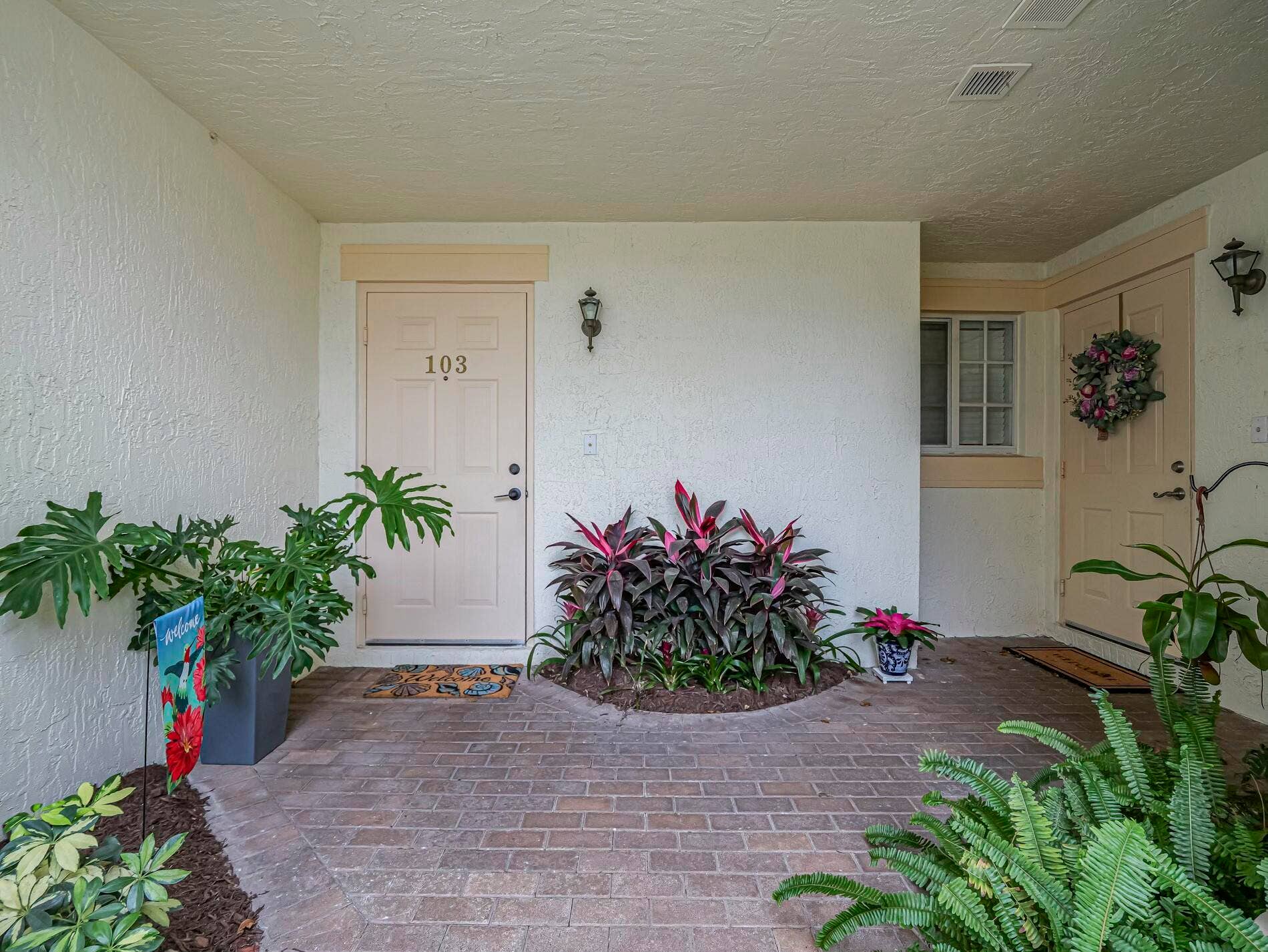 536 7TH Square, #103, Vero Beach, FL 32962 Front door