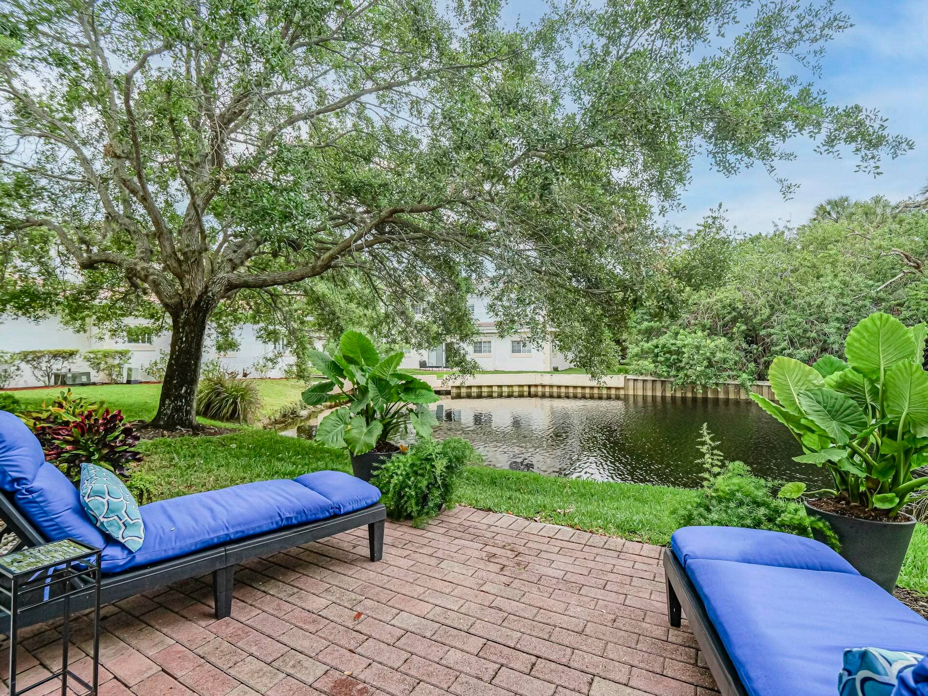 536 7TH Square, #103, Vero Beach, FL 32962 Relax while watching the ducks