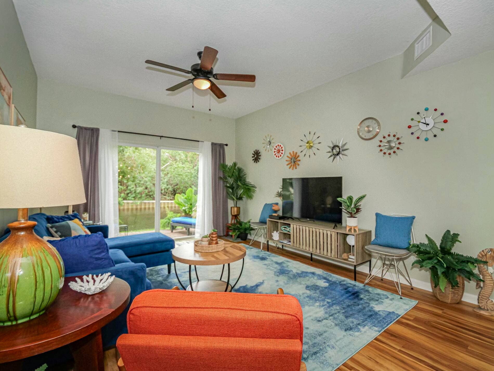 536 7TH Square, #103, Vero Beach, FL 32962 Livingroom