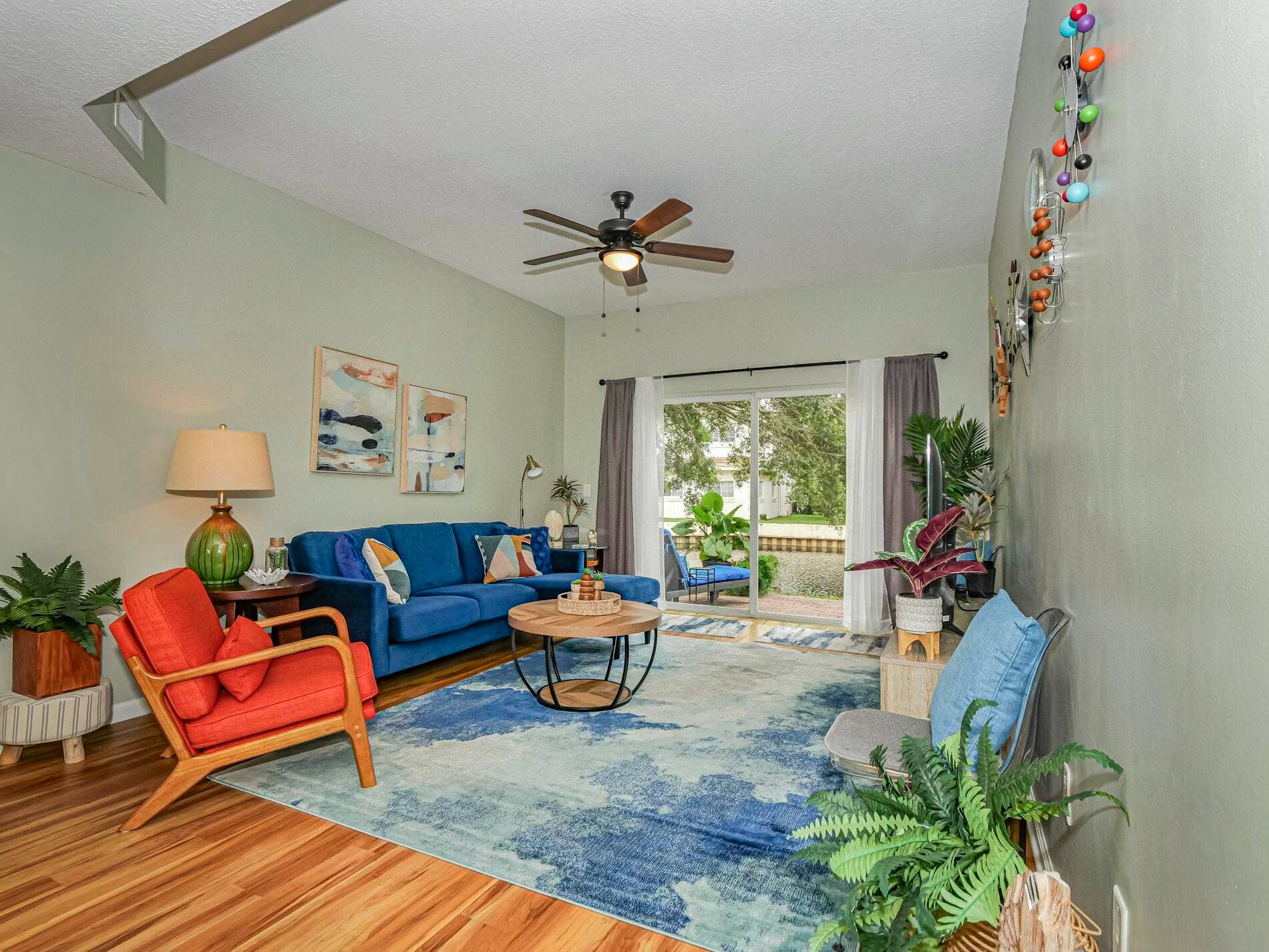536 7TH Square, #103, Vero Beach, FL 32962 Livingroom