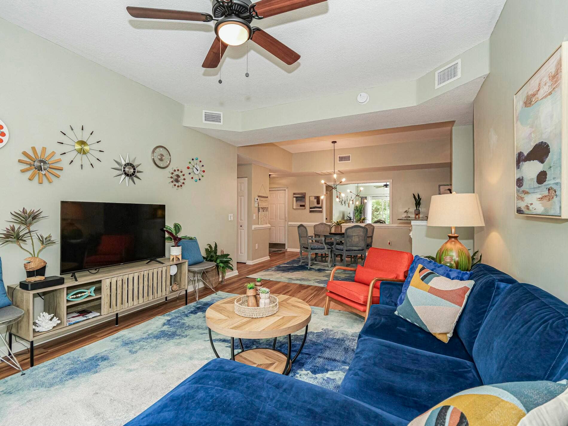 536 7TH Square, #103, Vero Beach, FL 32962 Livingroom