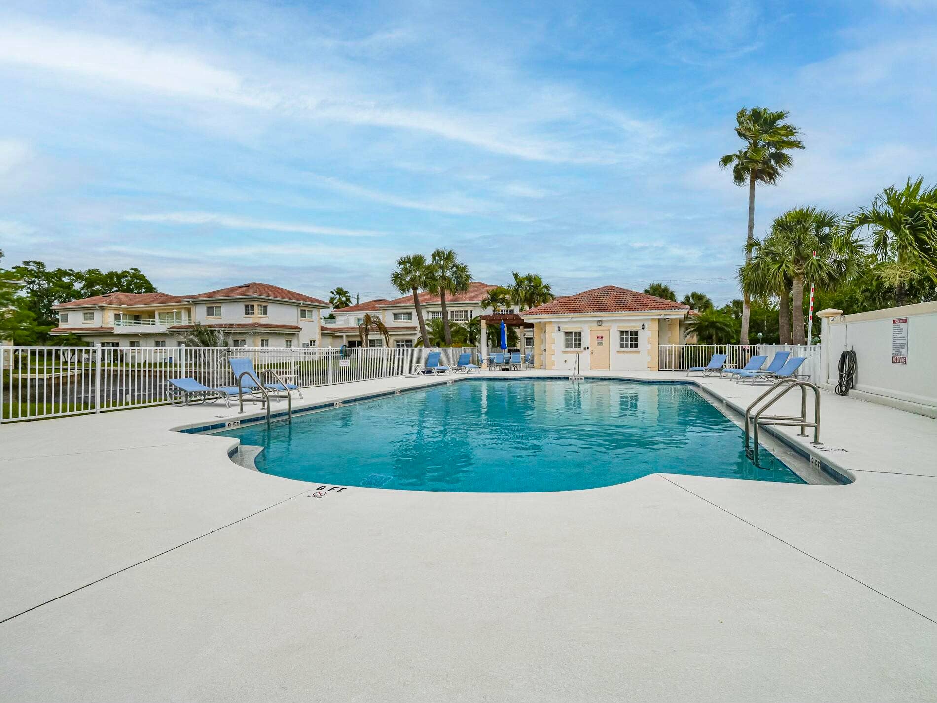 536 7TH Square, #103, Vero Beach, FL 32962 Pool area