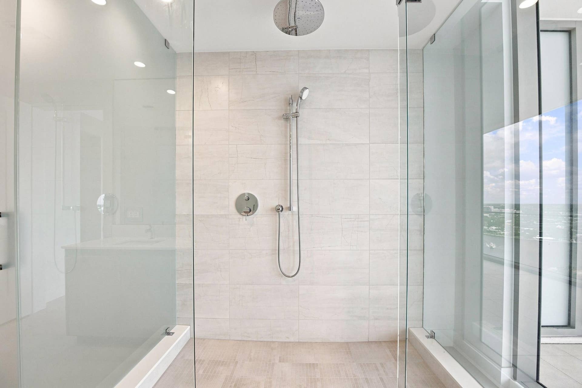 153 N Seabreeze Boulevard, #2404, Fort Lauderdale, FL 33304 62__jjl1865