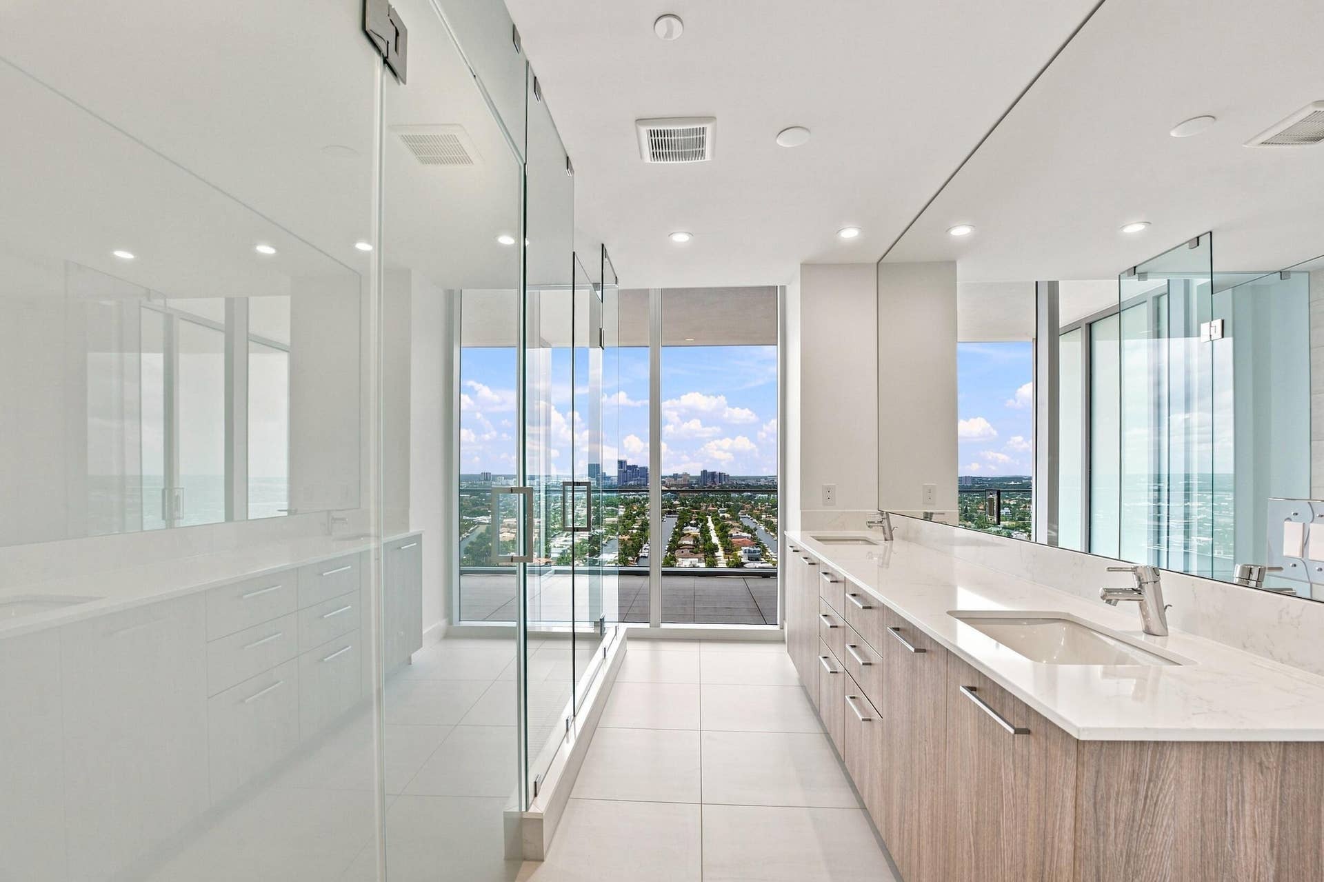 153 N Seabreeze Boulevard, #2404, Fort Lauderdale, FL 33304 61__jjl1860