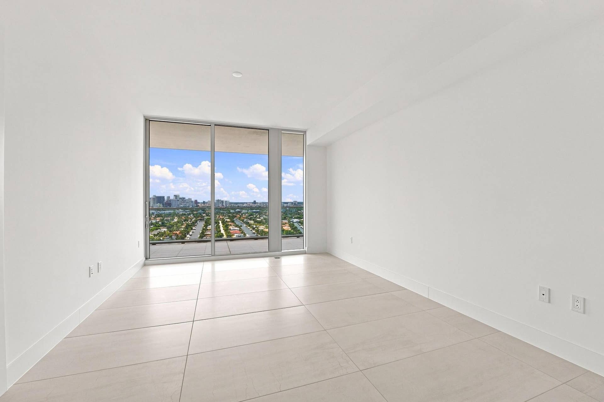 153 N Seabreeze Boulevard, #2404, Fort Lauderdale, FL 33304 56__jjl1835