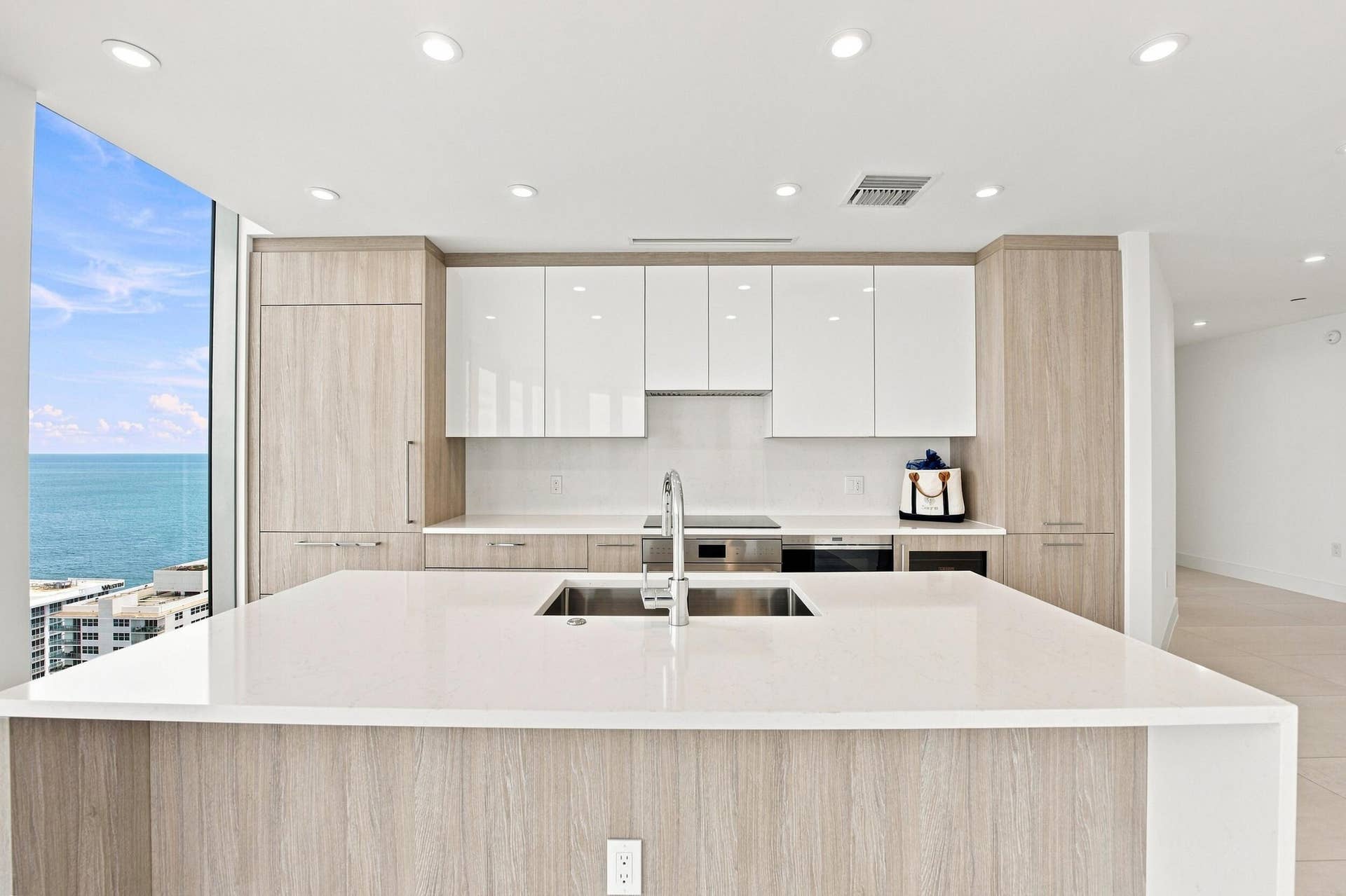 153 N Seabreeze Boulevard, #2404, Fort Lauderdale, FL 33304 17__jjl1640