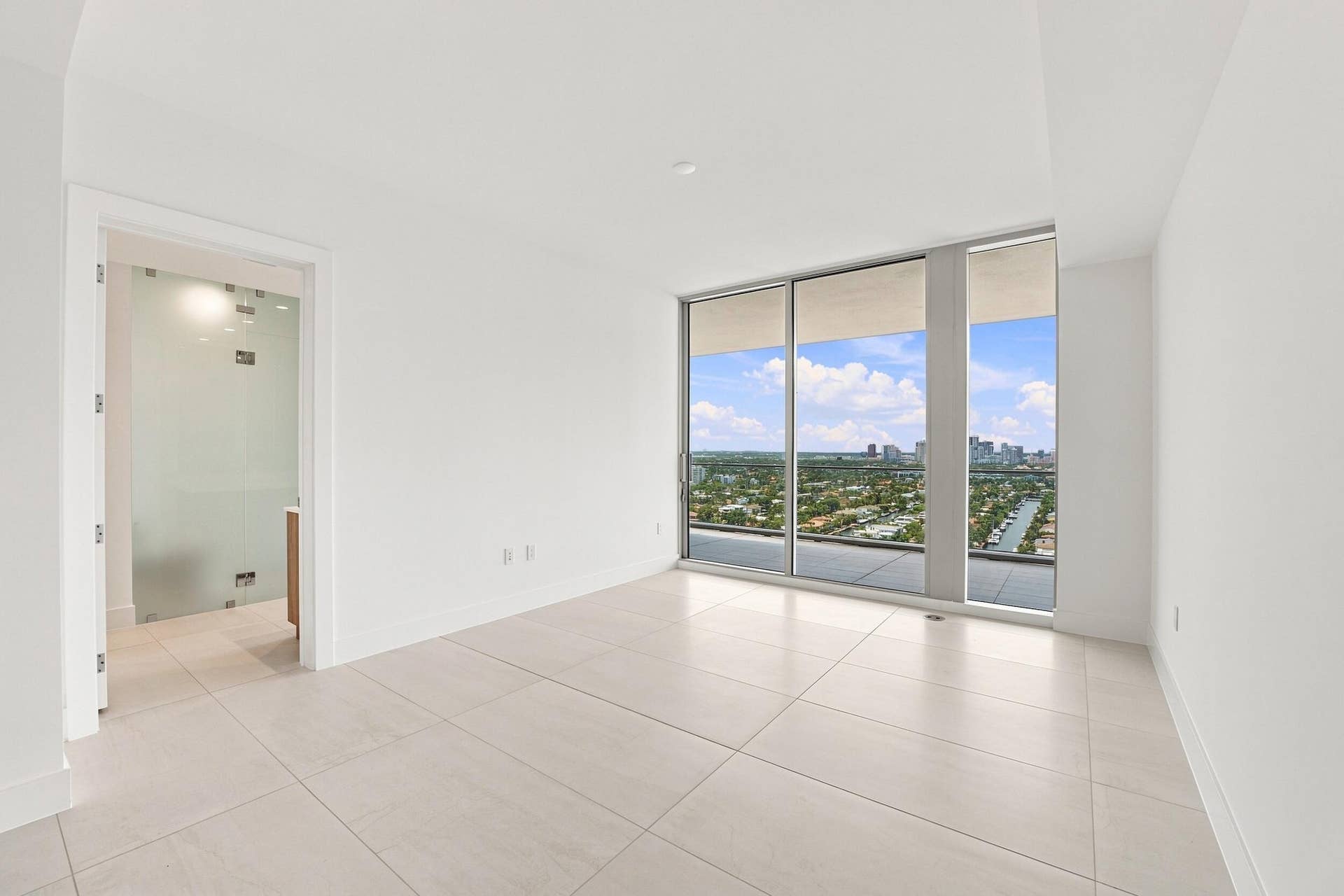 153 N Seabreeze Boulevard, #2404, Fort Lauderdale, FL 33304 57__jjl1840