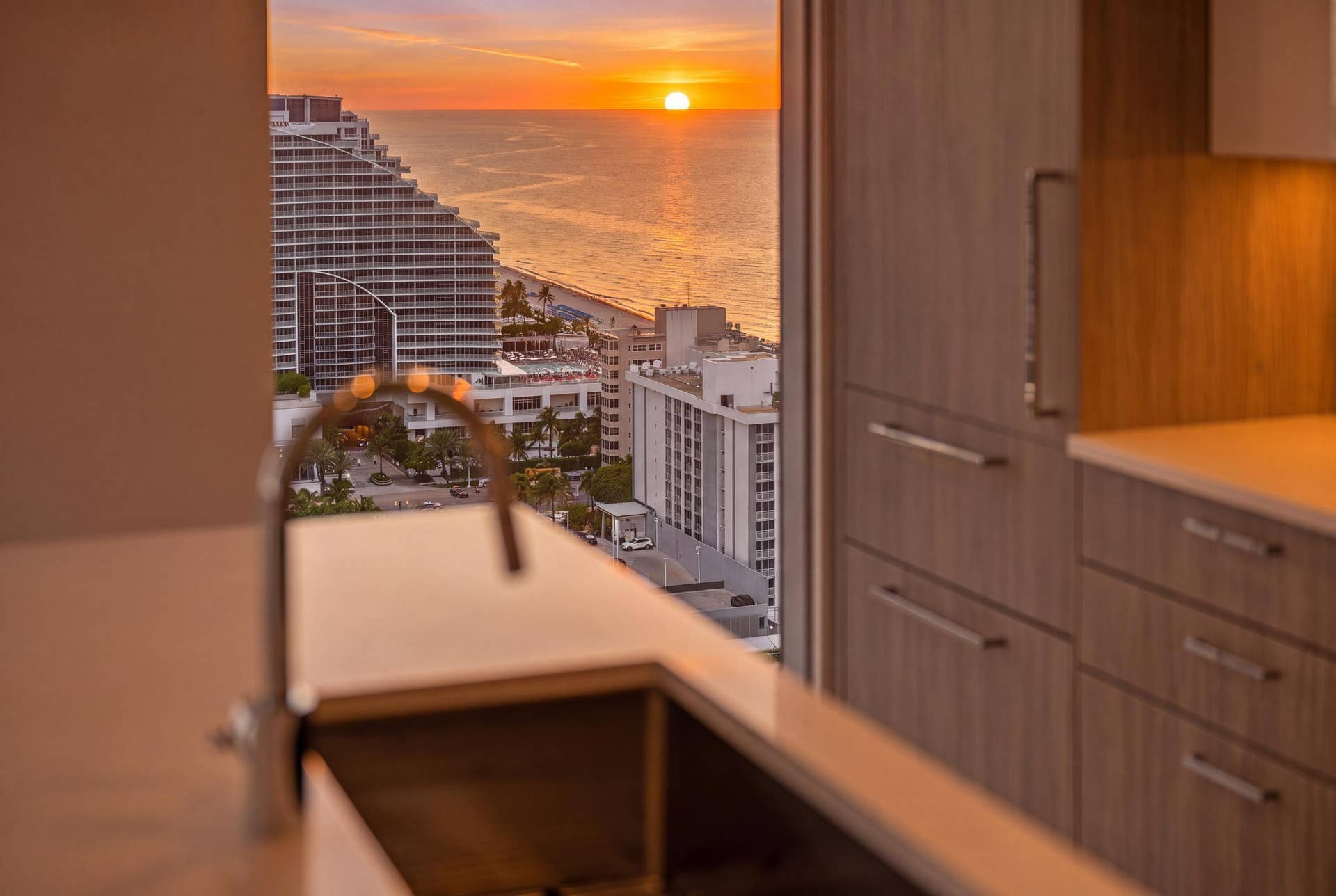 153 N Seabreeze Boulevard, #2404, Fort Lauderdale, FL 33304 6_037__jjl1660_twilight_2b017a10