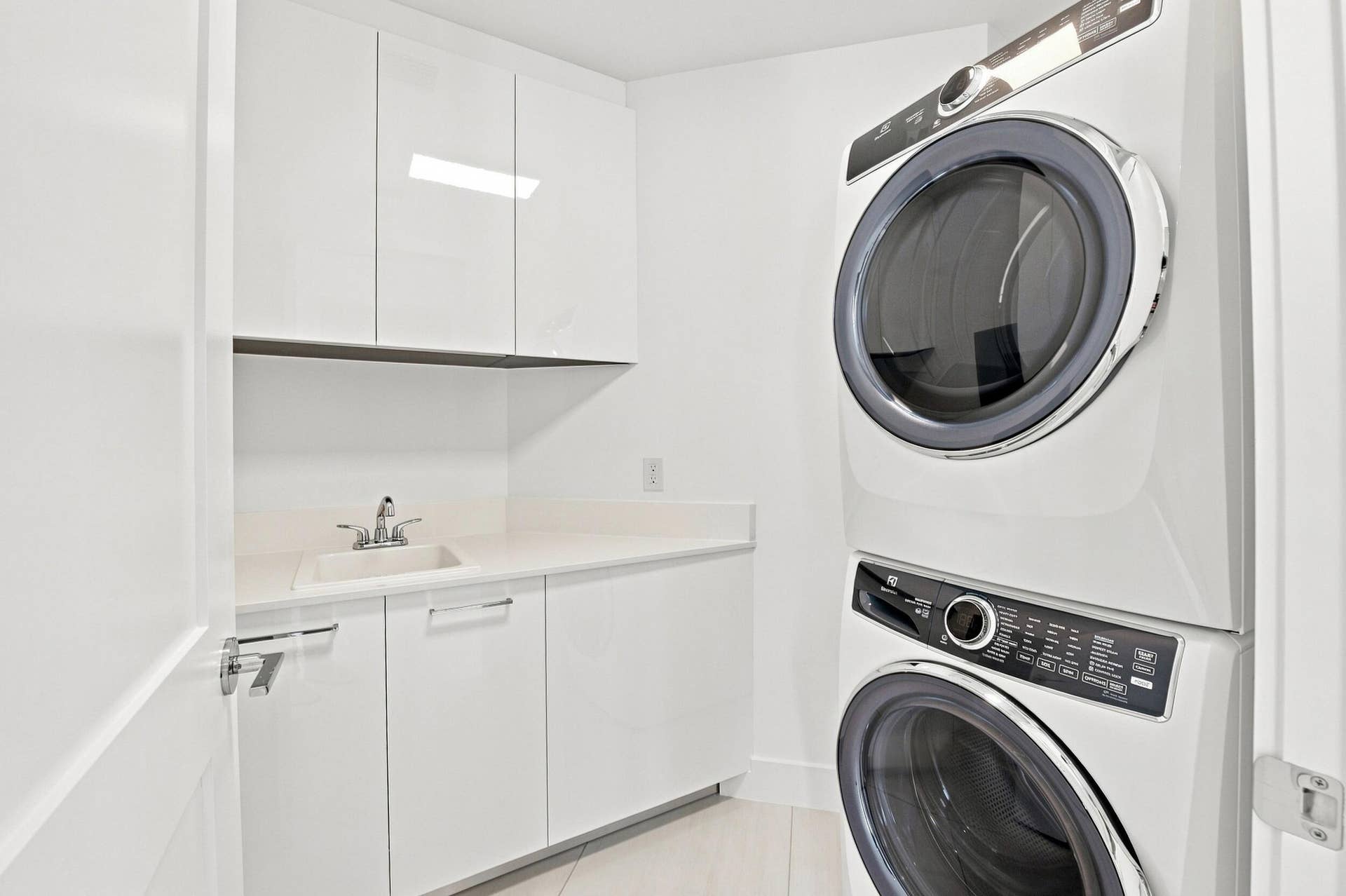 153 N Seabreeze Boulevard, #2404, Fort Lauderdale, FL 33304 70__jjl1905