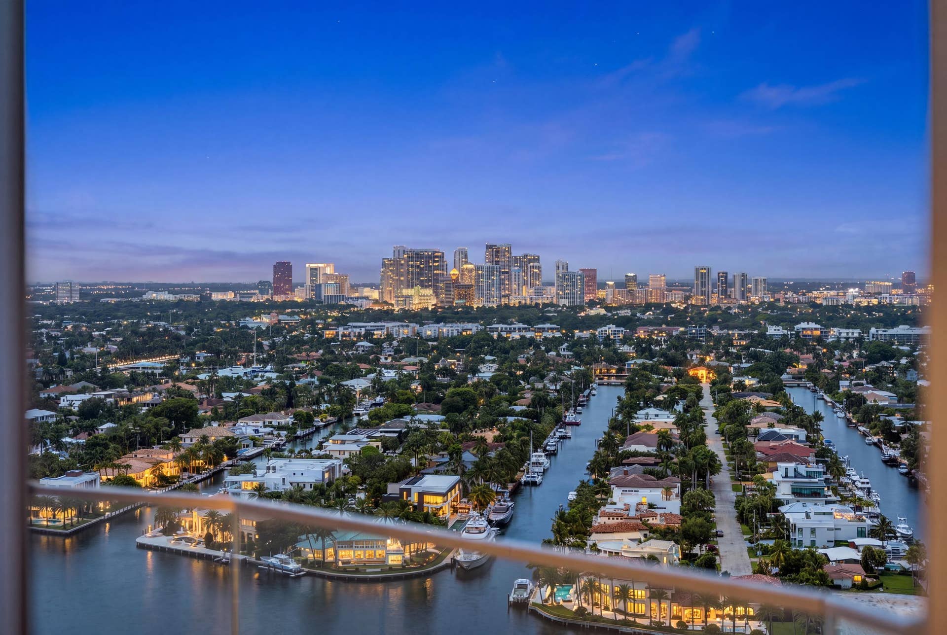 153 N Seabreeze Boulevard, #2404, Fort Lauderdale, FL 33304 1_003__jjl1695_twilight_65071cc5