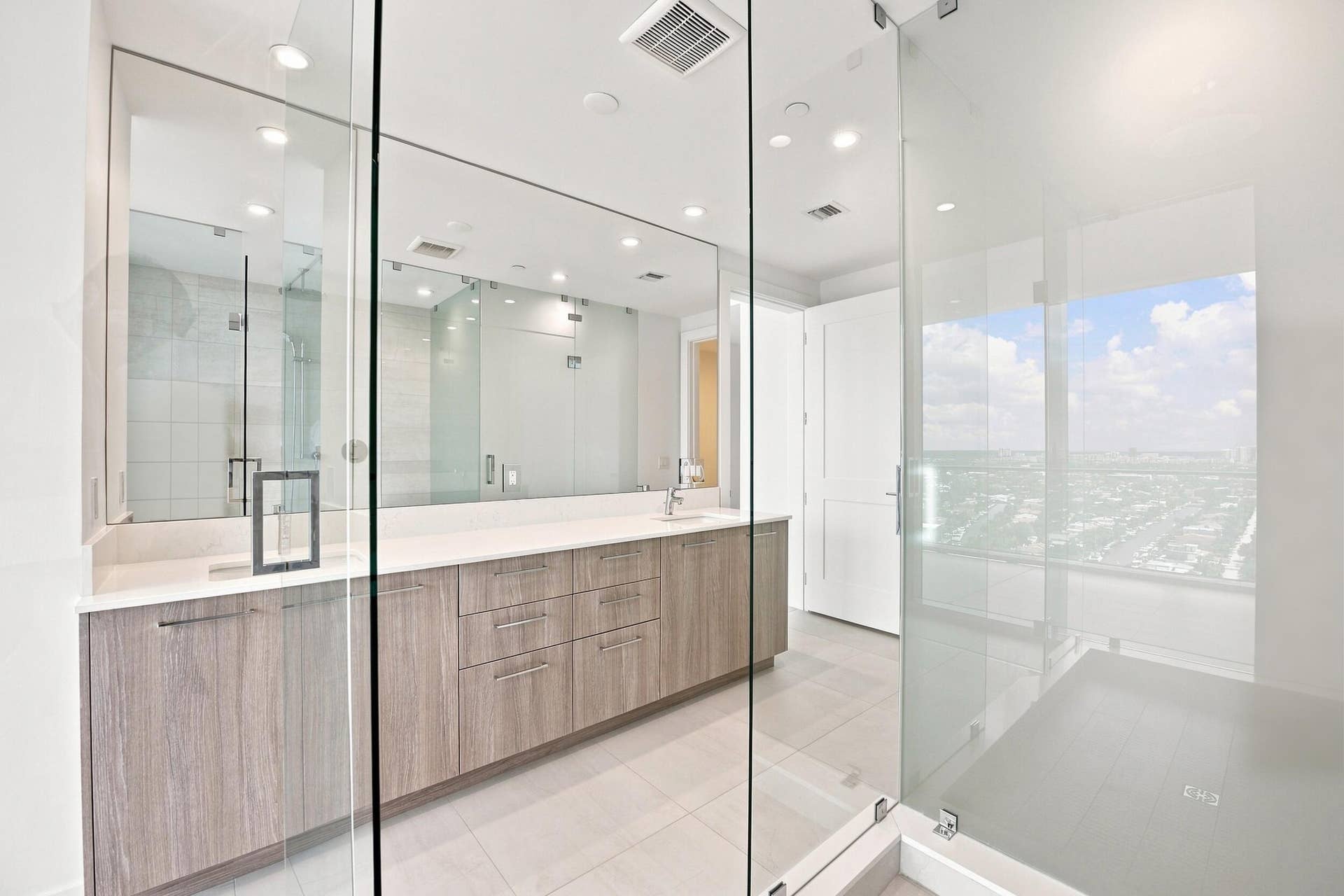 153 N Seabreeze Boulevard, #2404, Fort Lauderdale, FL 33304 63__jjl1870
