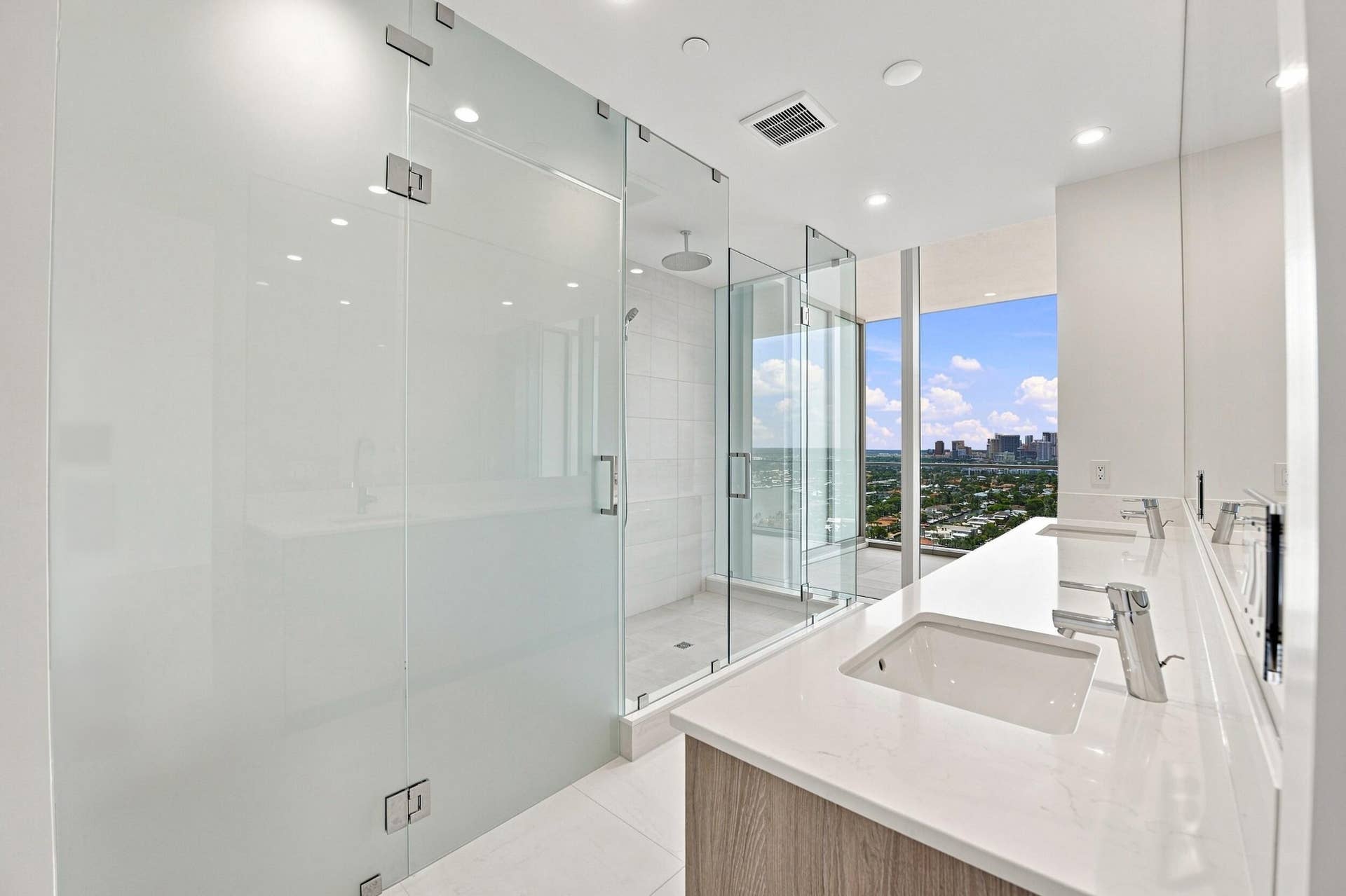 153 N Seabreeze Boulevard, #2404, Fort Lauderdale, FL 33304 60__jjl1855