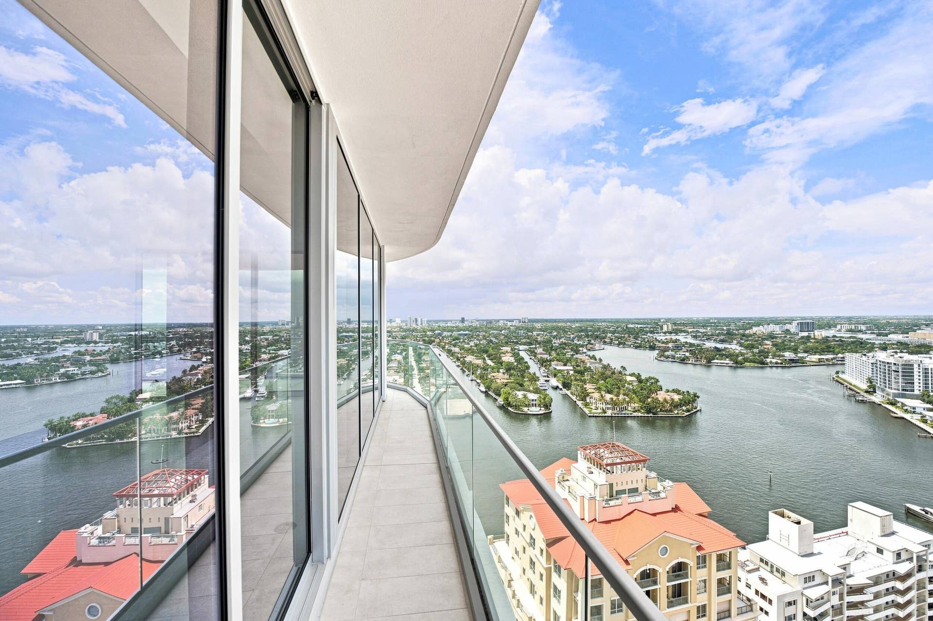 153 N Seabreeze Boulevard, #2404, Fort Lauderdale, FL 33304 40__jjl1755