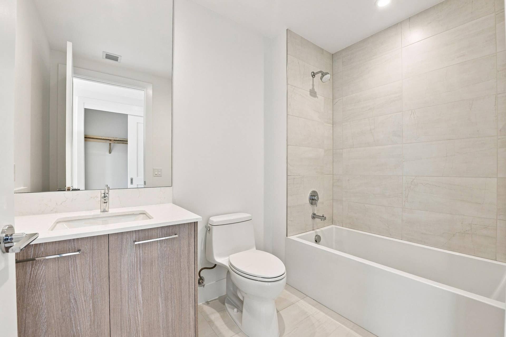 153 N Seabreeze Boulevard, #2404, Fort Lauderdale, FL 33304 53__jjl1820