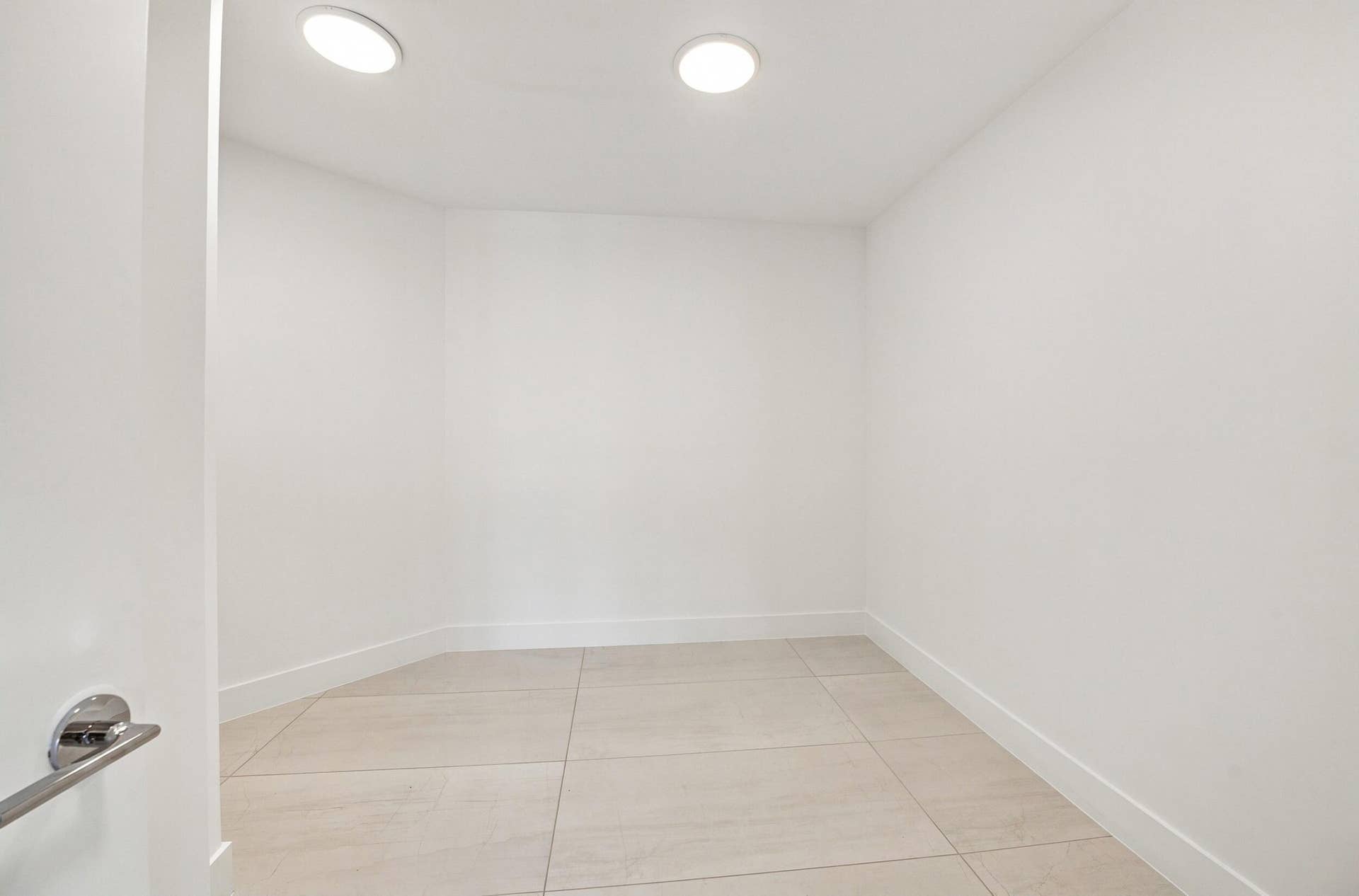 153 N Seabreeze Boulevard, #2404, Fort Lauderdale, FL 33304 65__jjl1880