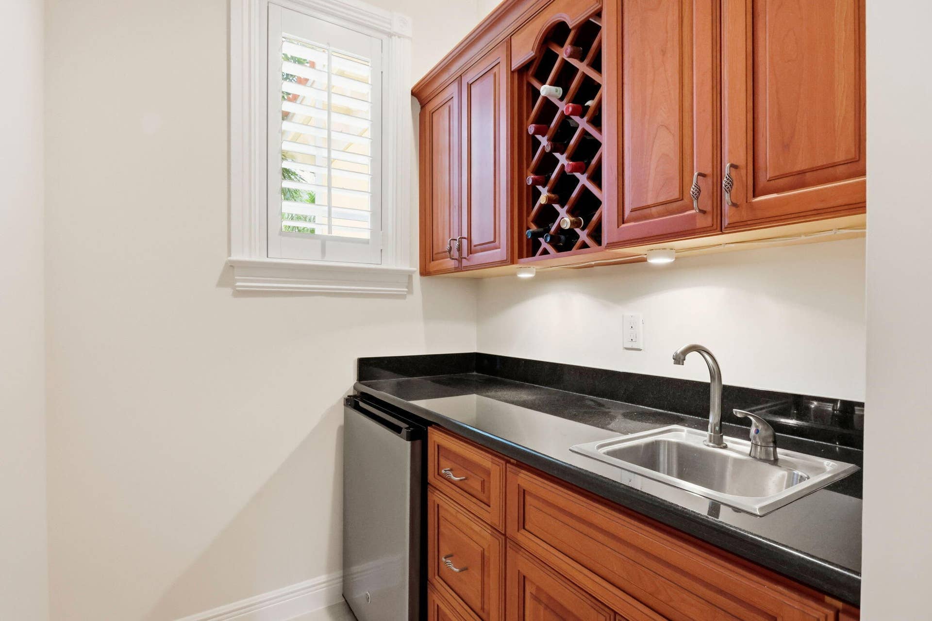106 Nativa Circle, North Palm Beach, FL 33410 Wetbar inMedia Room