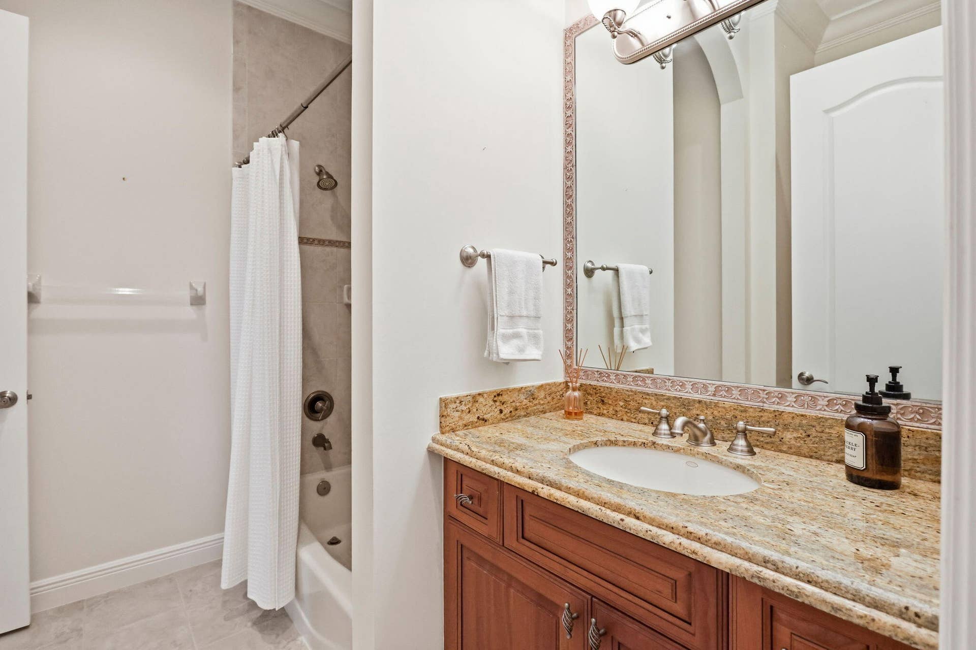 106 Nativa Circle, North Palm Beach, FL 33410 Guest Bath
