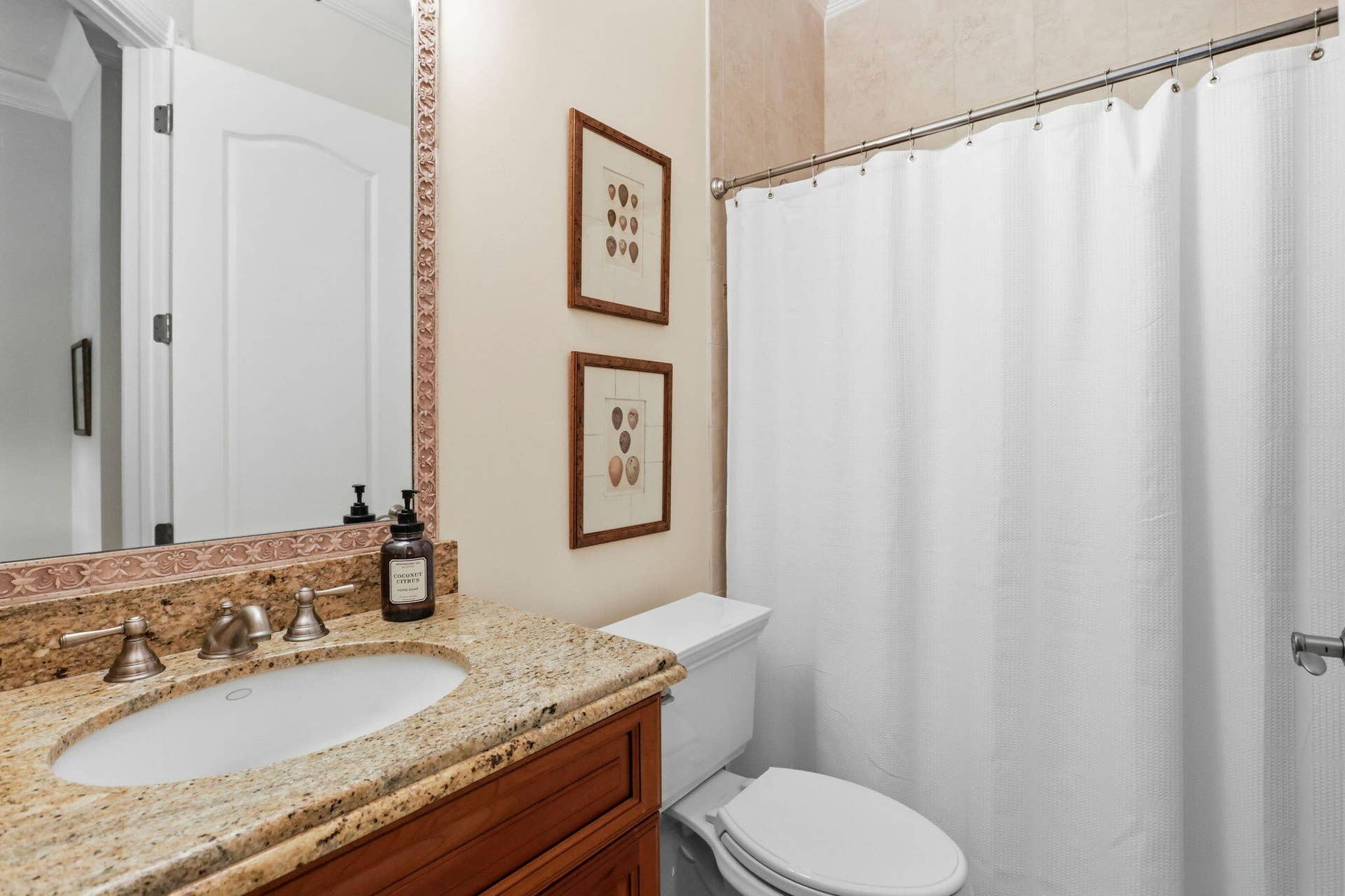 106 Nativa Circle, North Palm Beach, FL 33410 Guestroom Bath