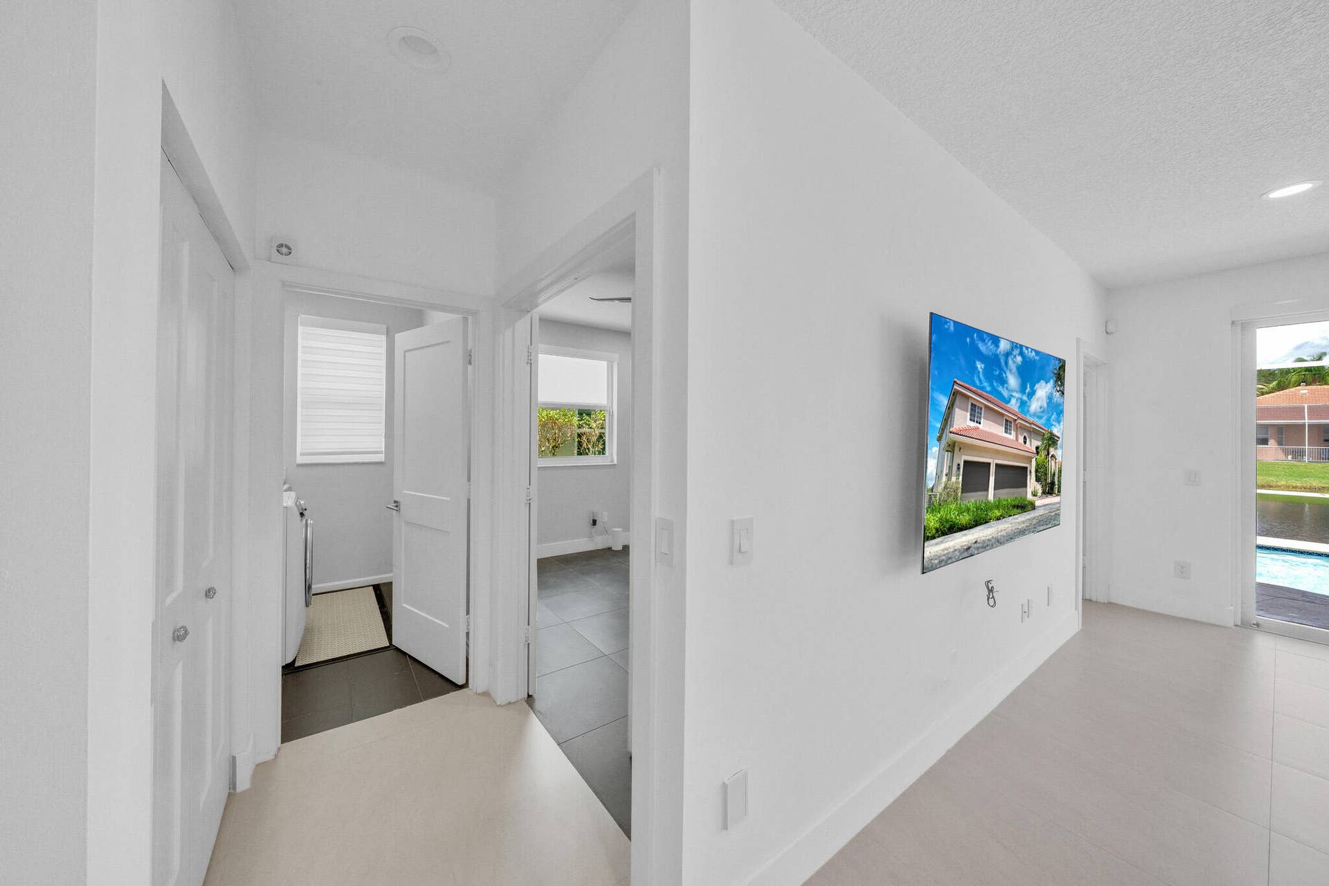 10237 NW 53rd Court, Coral Springs, FL 33076 6 Guest Area