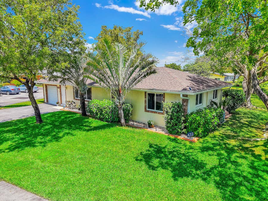 Property photo for 432 SW NATURA Avenue, Deerfield Beach, FL