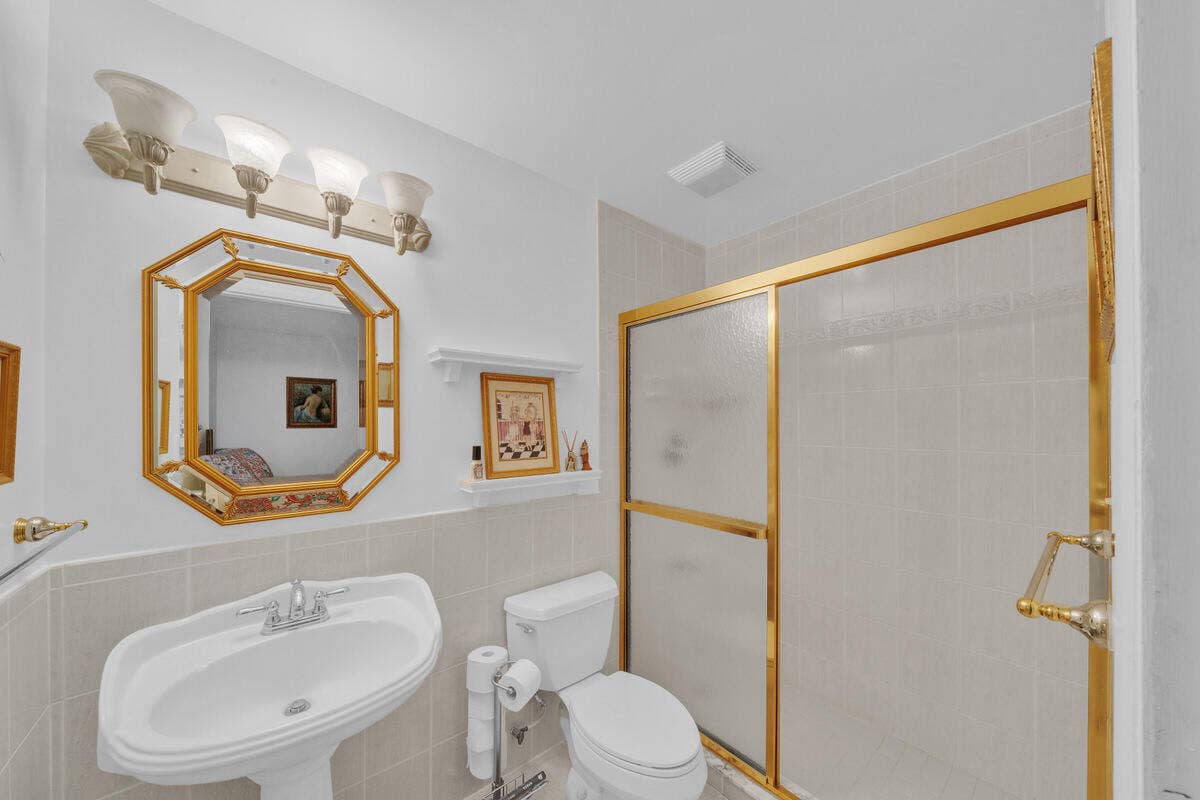 446 SANTA FE Road, West Palm Beach, FL 33406 7 Guest bathroom