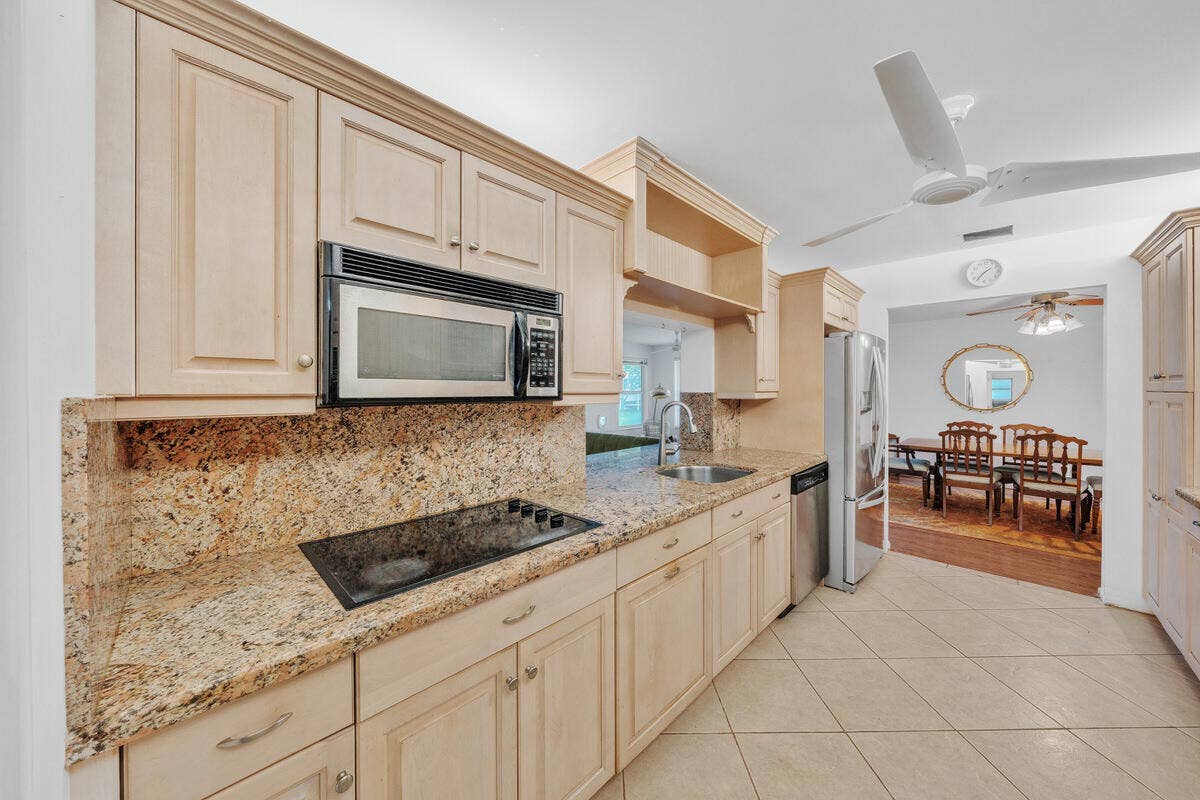 446 SANTA FE Road, West Palm Beach, FL 33406 14 Kitchen (4)