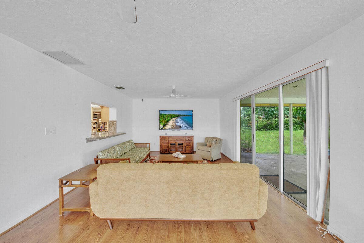 446 SANTA FE Road, West Palm Beach, FL 33406 17 Family Area (3)