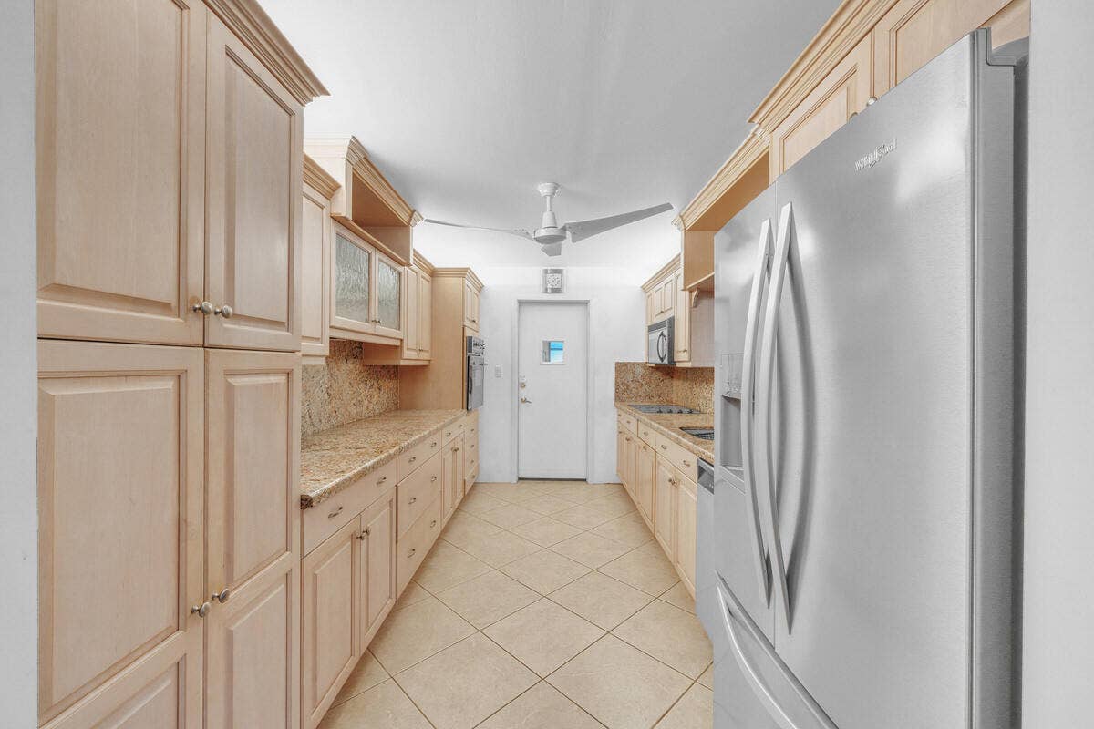 446 SANTA FE Road, West Palm Beach, FL 33406 14 Kitchen (2)