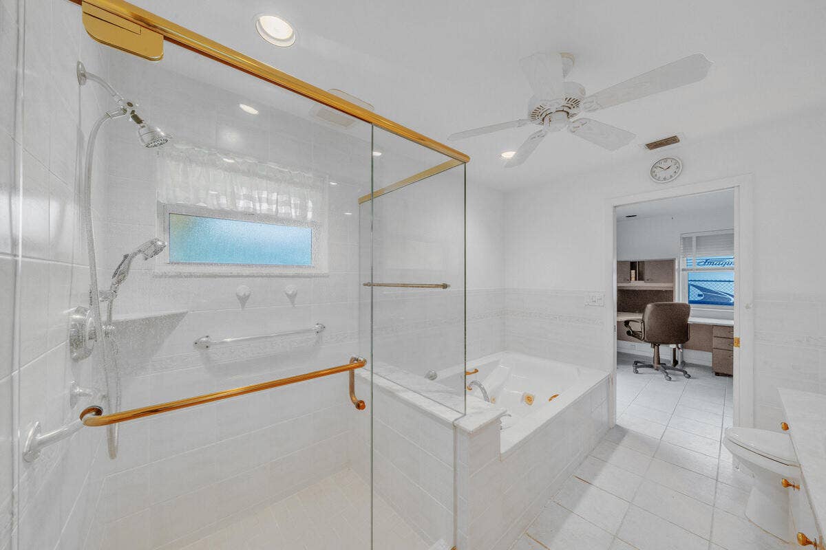 446 SANTA FE Road, West Palm Beach, FL 33406 11 Primary Bathroom (4)