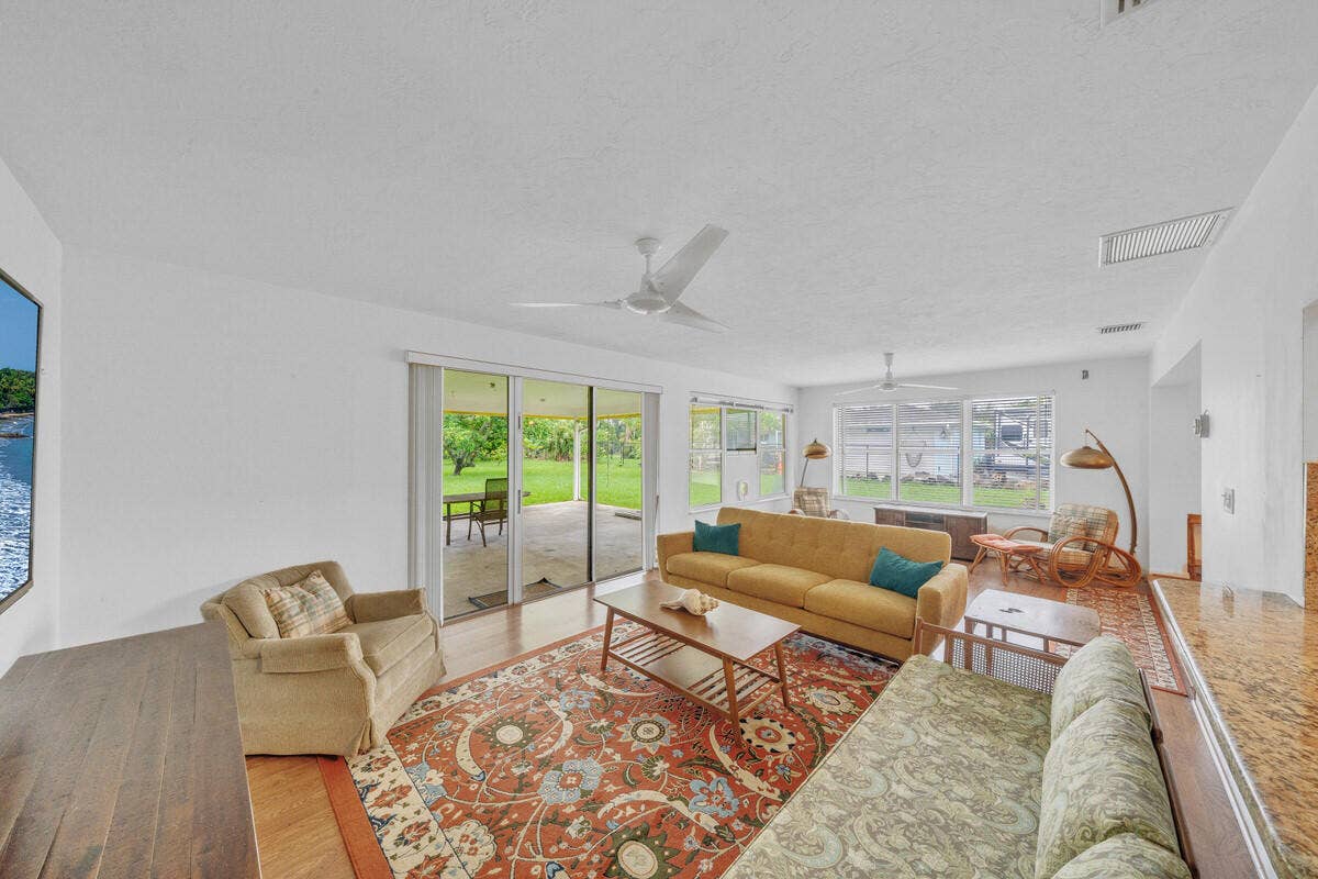 446 SANTA FE Road, West Palm Beach, FL 33406 18 Family Area