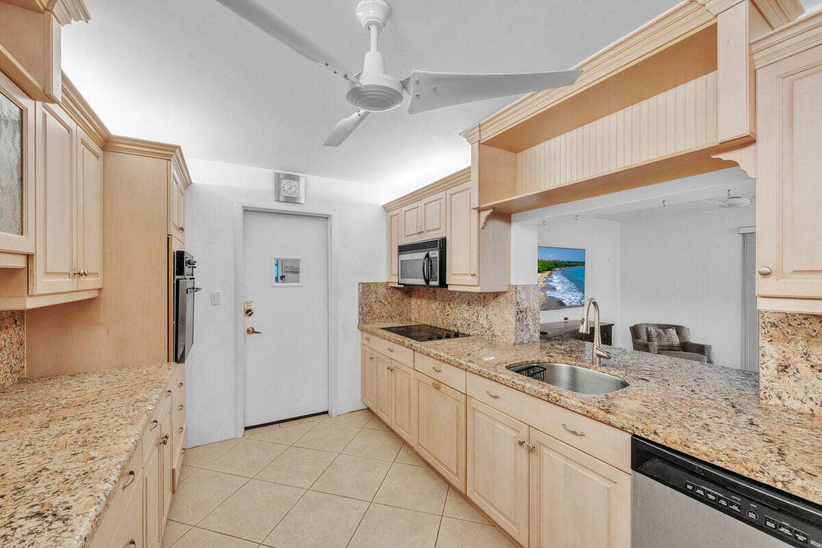 446 SANTA FE Road, West Palm Beach, FL 33406 14 Kitchen (3)