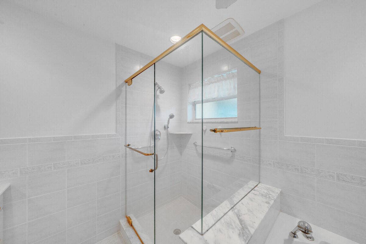 446 SANTA FE Road, West Palm Beach, FL 33406 11 Primary Bathroom (3)