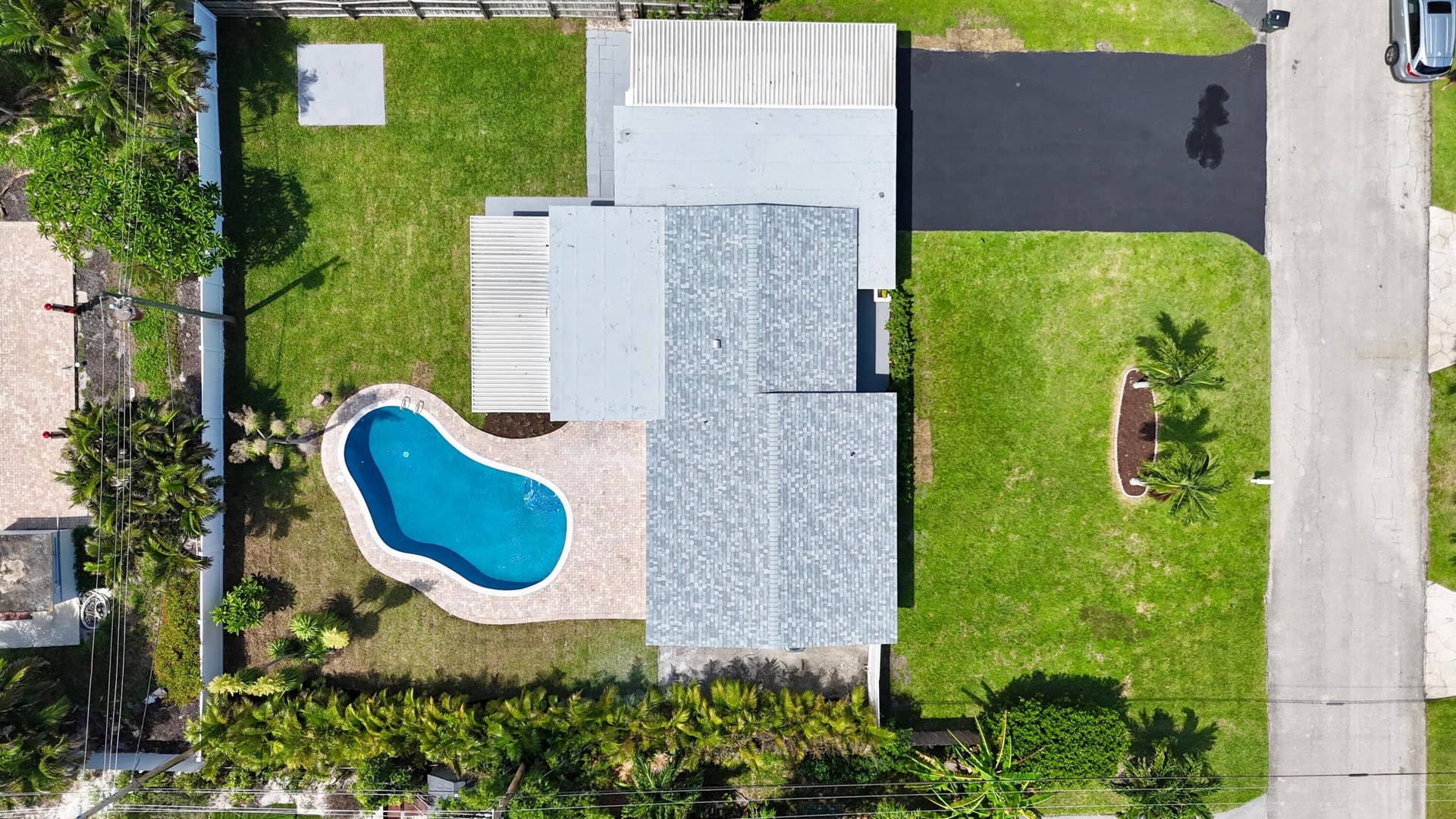 470 NE 45TH Street, Boca Raton, FL 33431 Almost 10,000 sqft lot, large front and back yard, Pool, 2x carport