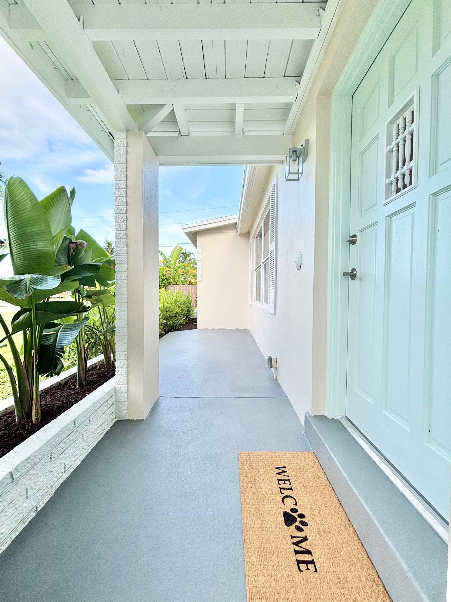 470 NE 45TH Street, Boca Raton, FL 33431 Covered front entry