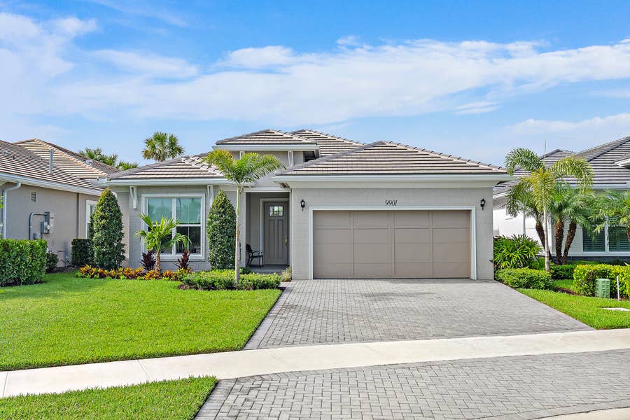 Property photo for 9901 Regency Way, Palm Beach Gardens, FL