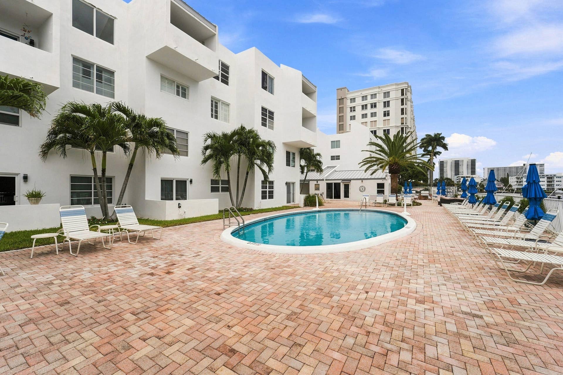 2870 NE 14TH ST Causeway, #208C, Pompano Beach, FL 33062 Pool & Barbeque Area