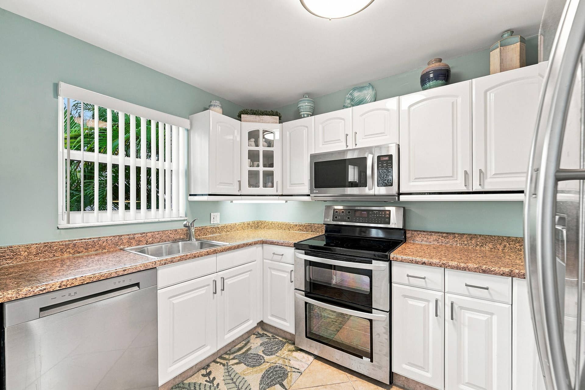 2870 NE 14TH ST Causeway, #208C, Pompano Beach, FL 33062 Kitchen