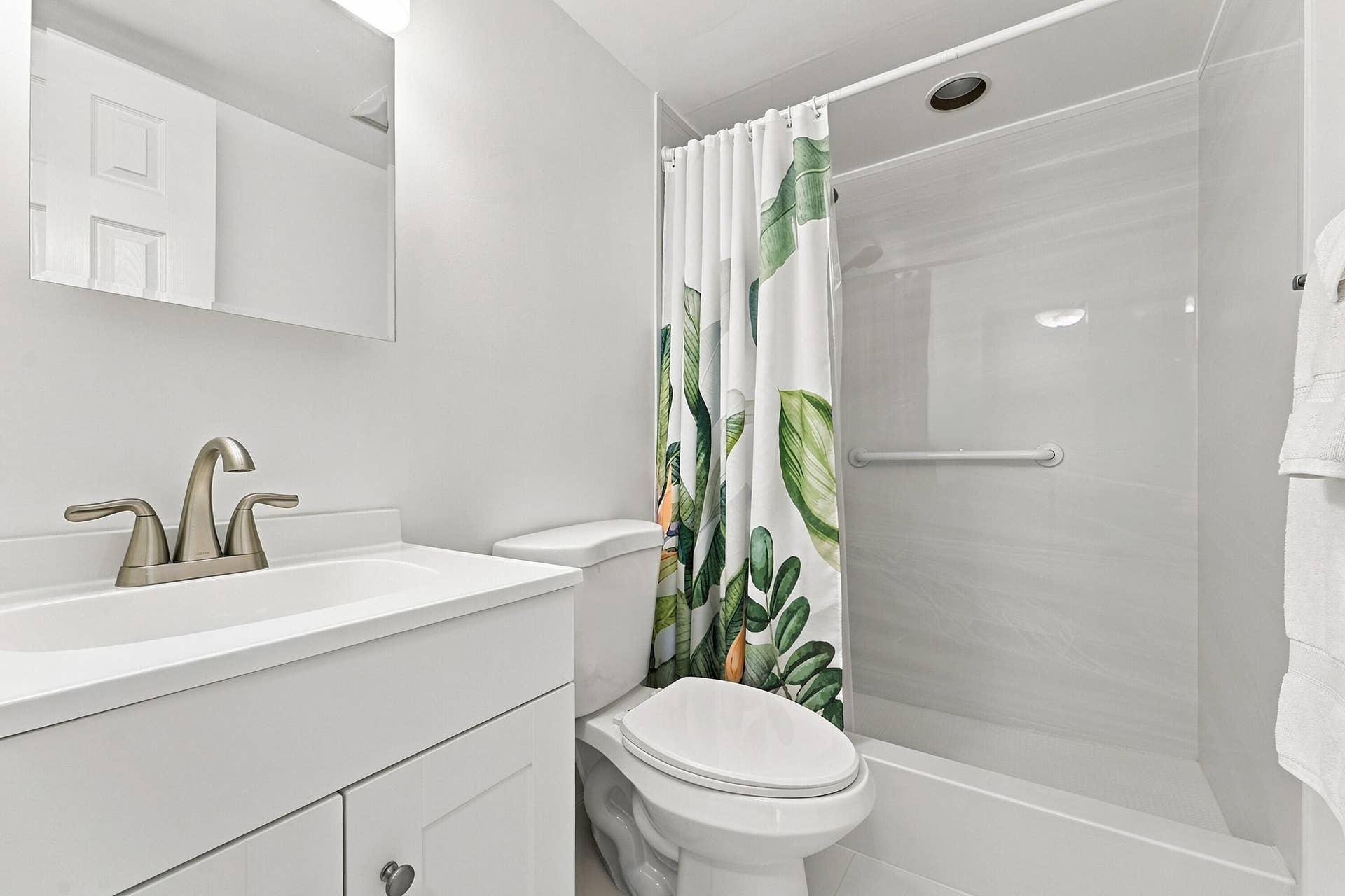 2870 NE 14TH ST Causeway, #208C, Pompano Beach, FL 33062 Guest Bath