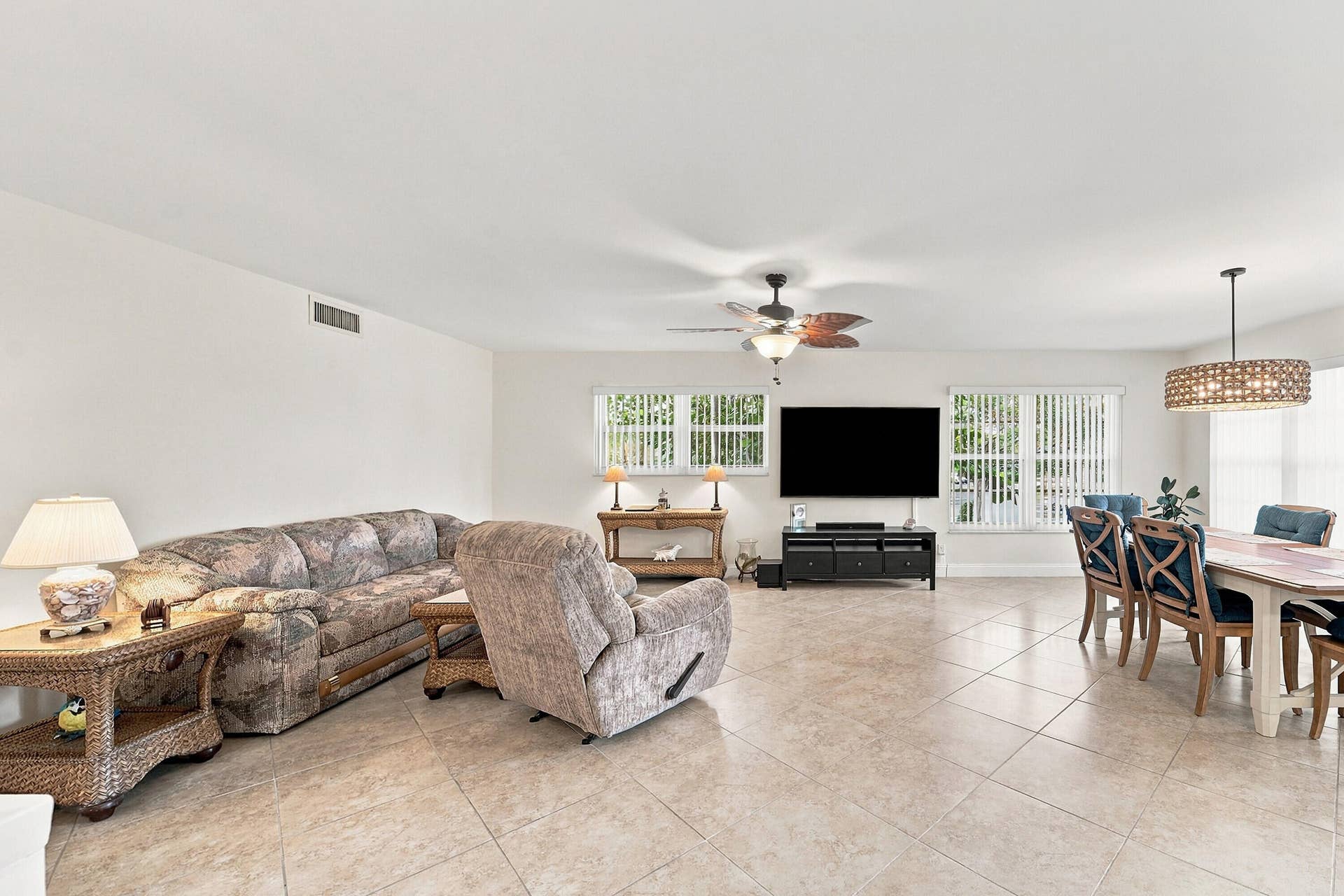 2870 NE 14TH ST Causeway, #208C, Pompano Beach, FL 33062 Spacious Living Room & Dining Area