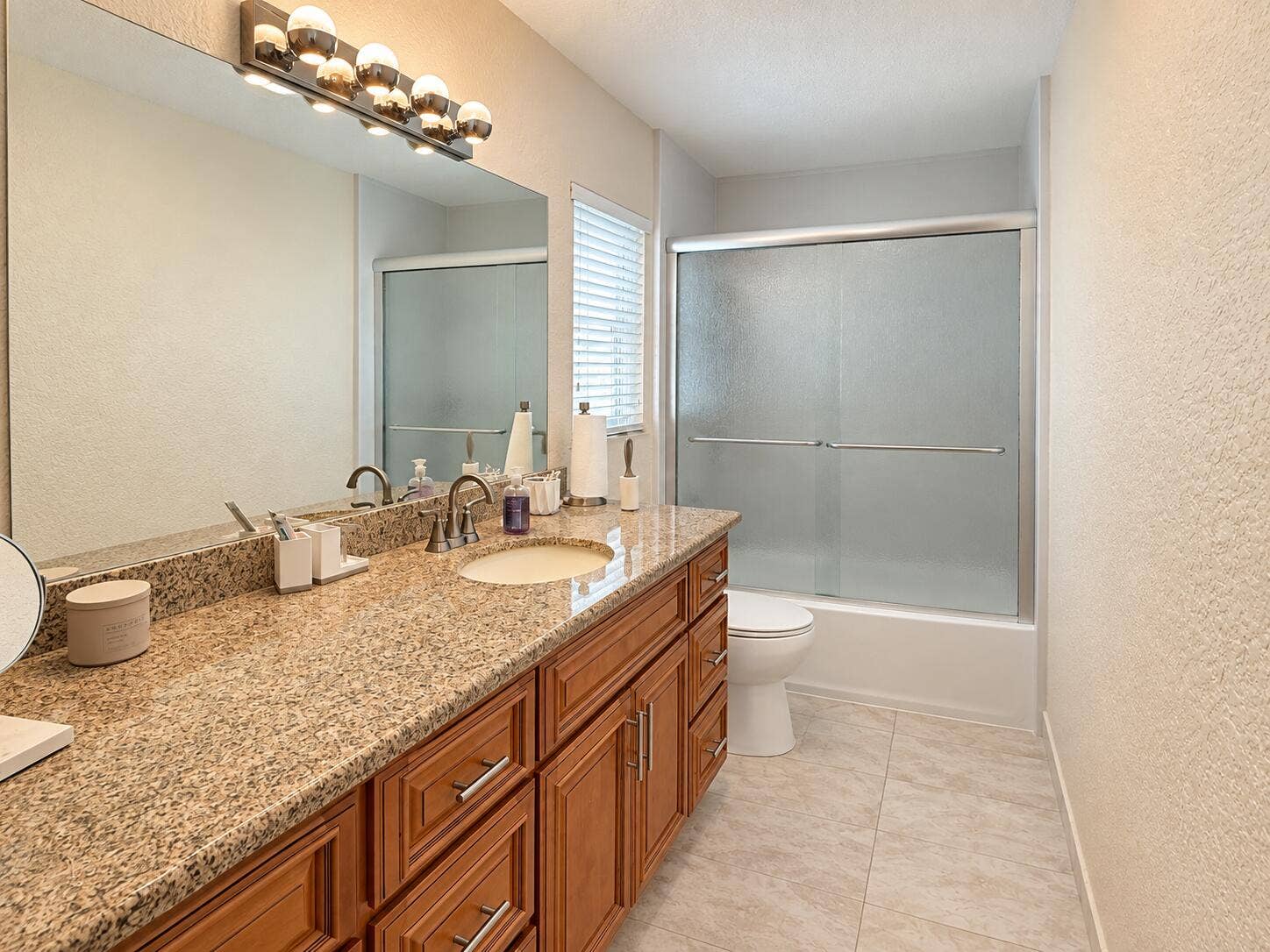 7482 NW 48TH Place, Lauderhill, FL 33319 34 Guest Bathroom