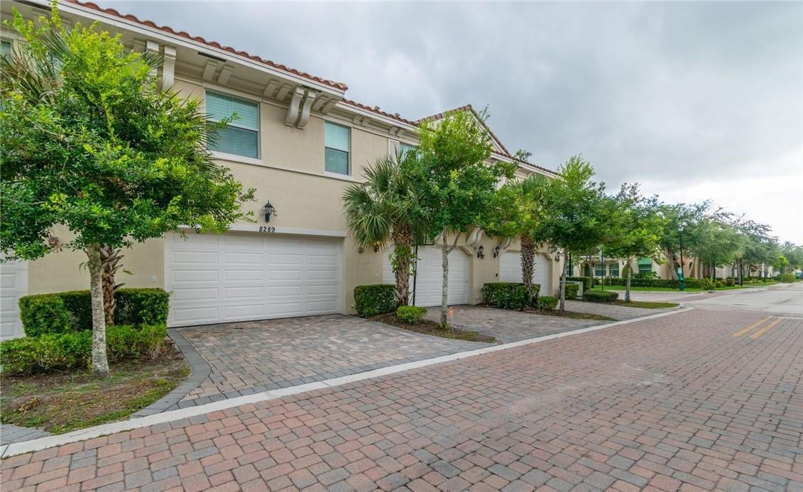 8289 Cascada Isles Drive, Hollywood, Hollywood, FL 33024 Photo 4