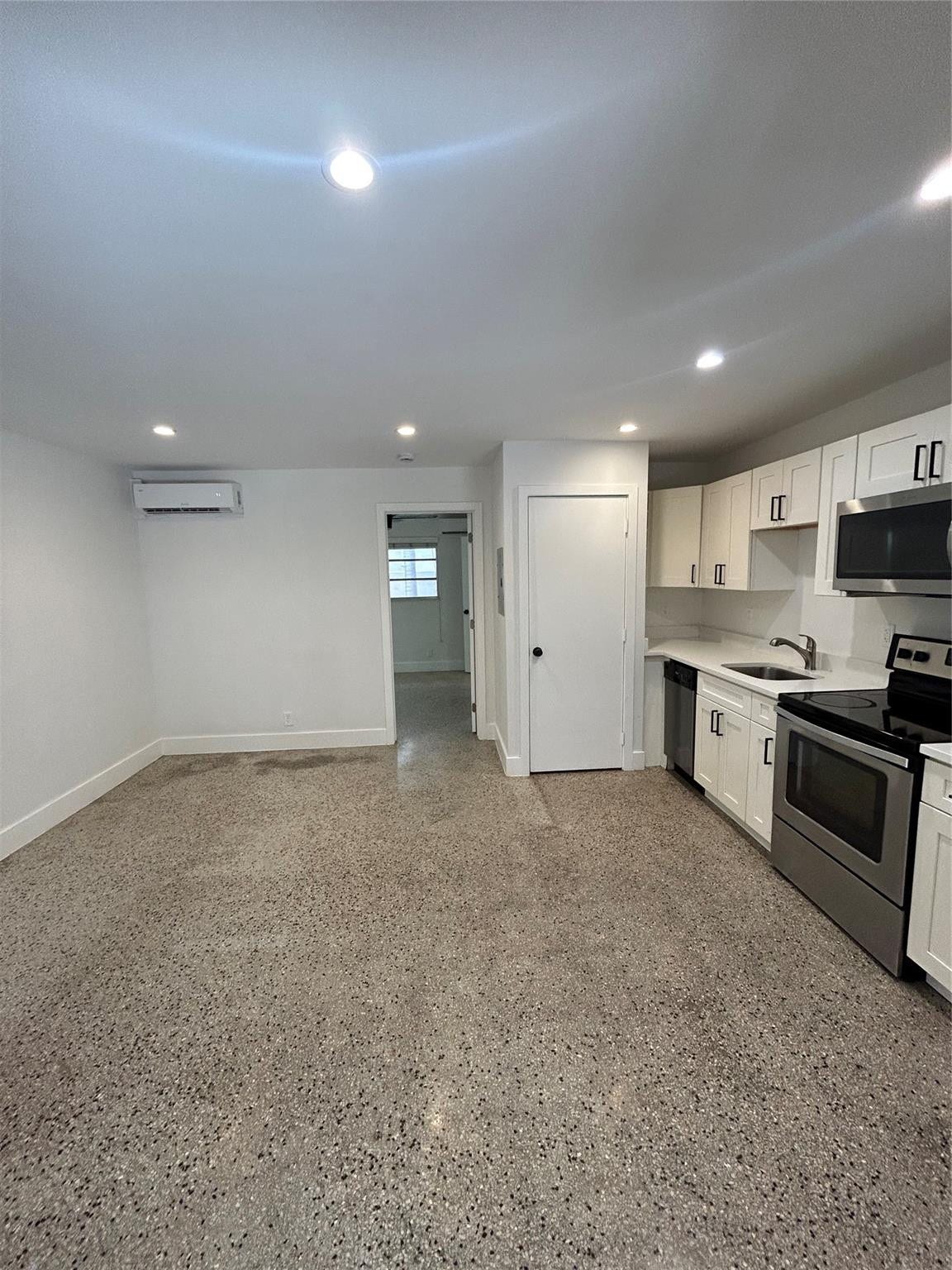 820 N Victoria Park Road, #4, Fort Lauderdale, Fort Lauderdale, FL 33304 Photo 2