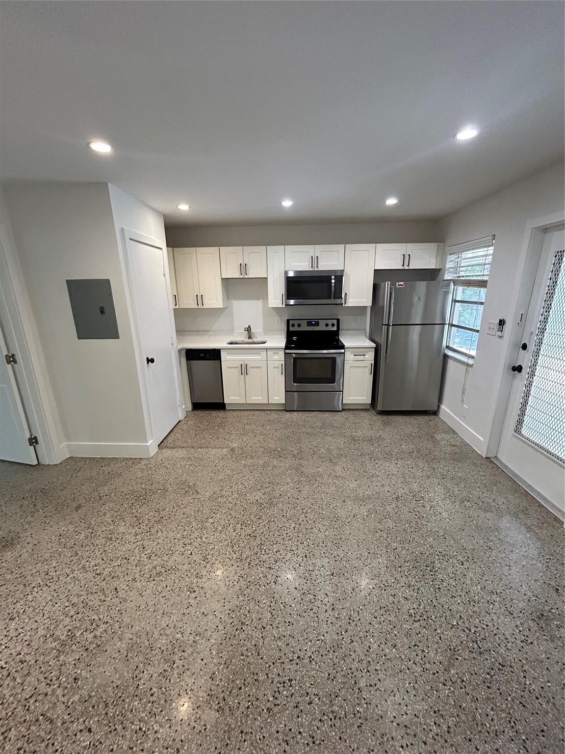 820 N Victoria Park Road, #4, Fort Lauderdale, Fort Lauderdale, FL 33304 Photo 3
