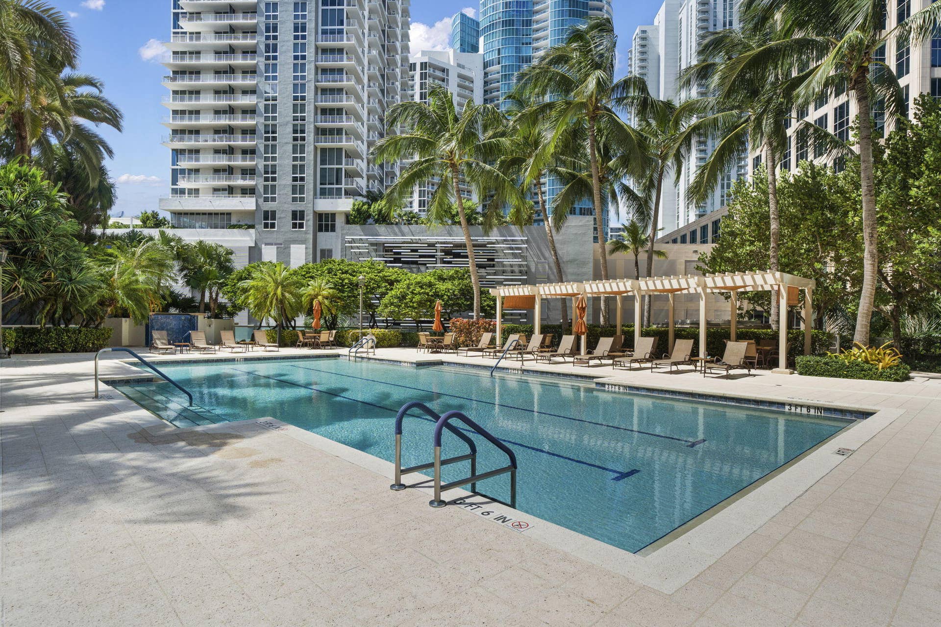 347 N New River Drive E, #1005, Fort Lauderdale, FL 33301 Pool with Jacuzzi