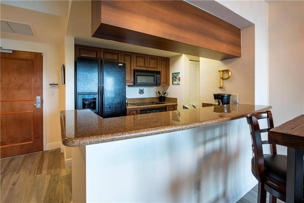 347 N New River Drive E, #1005, Fort Lauderdale, FL 33301 Kitchen