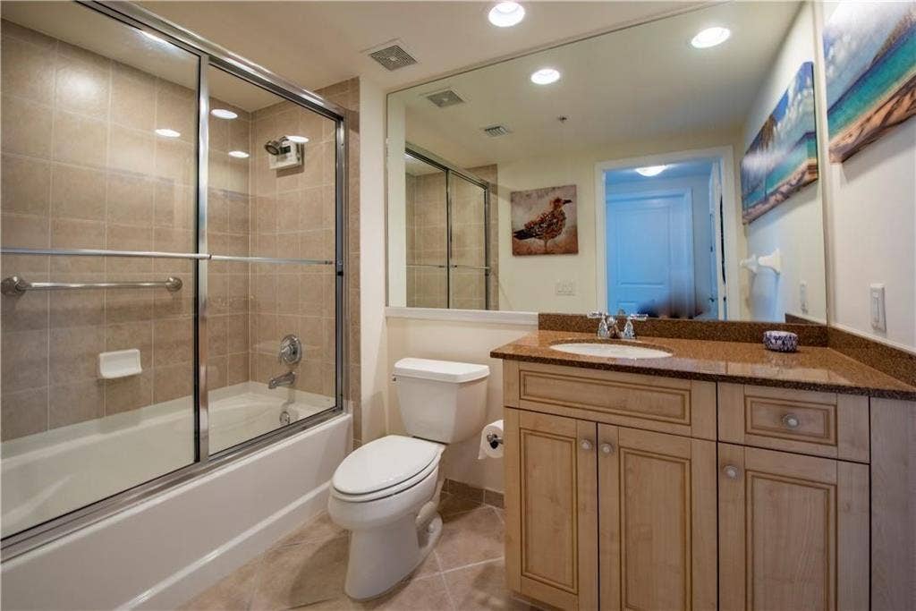 347 N New River Drive E, #1005, Fort Lauderdale, FL 33301 Guest Bath