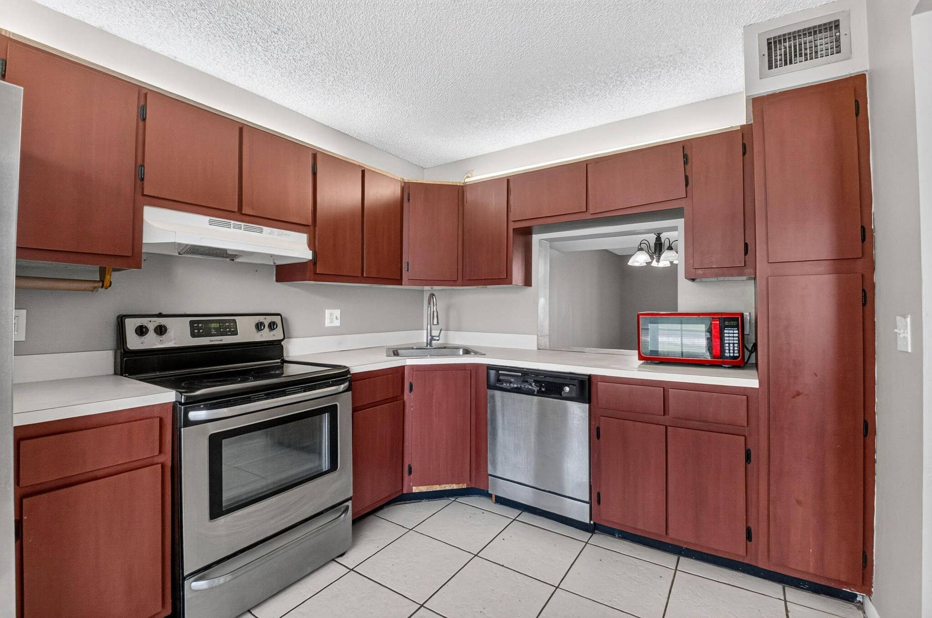 6. 3700 Savoy Lane E