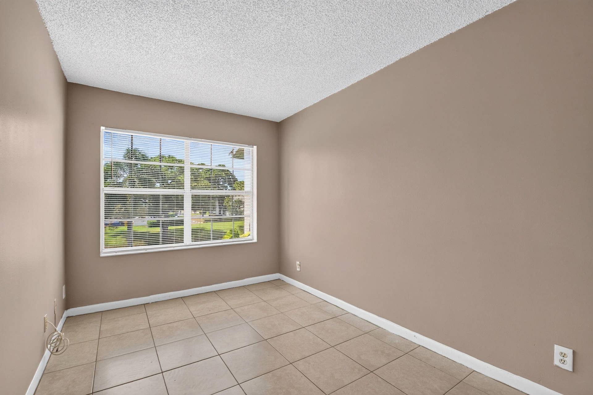 21. 3700 Savoy Lane E