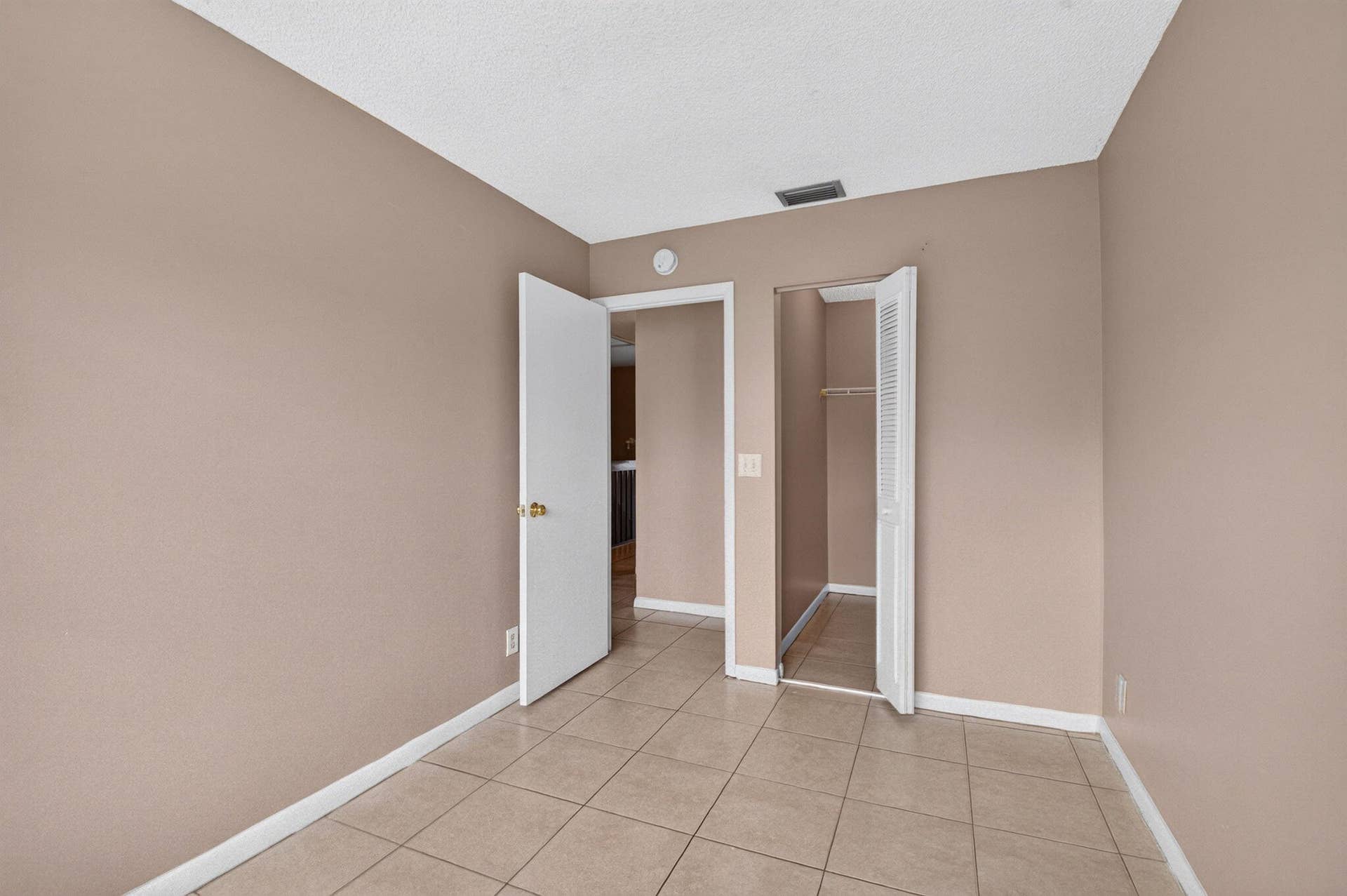 25. 3700 Savoy Lane E