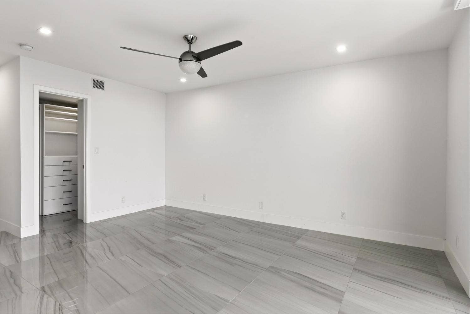 021-028-3300 S Ocean Blvd-1499x1000